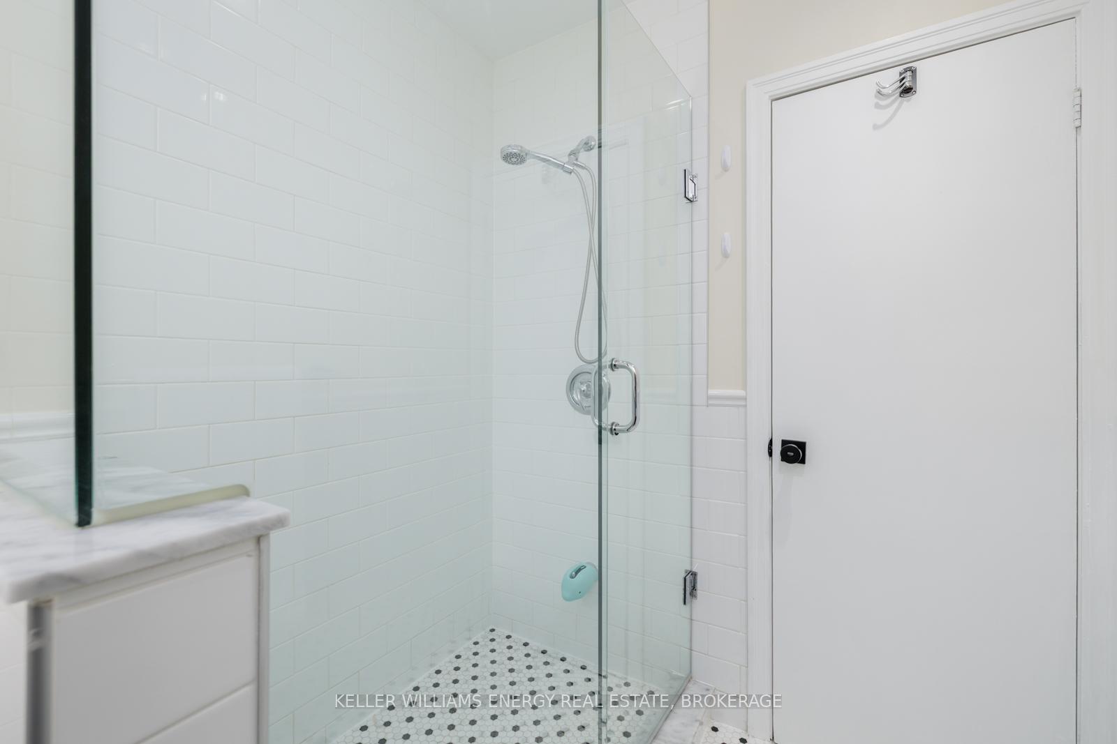 Photo 16 of 17 Admiral Road, Ajax, South East — HOMEH