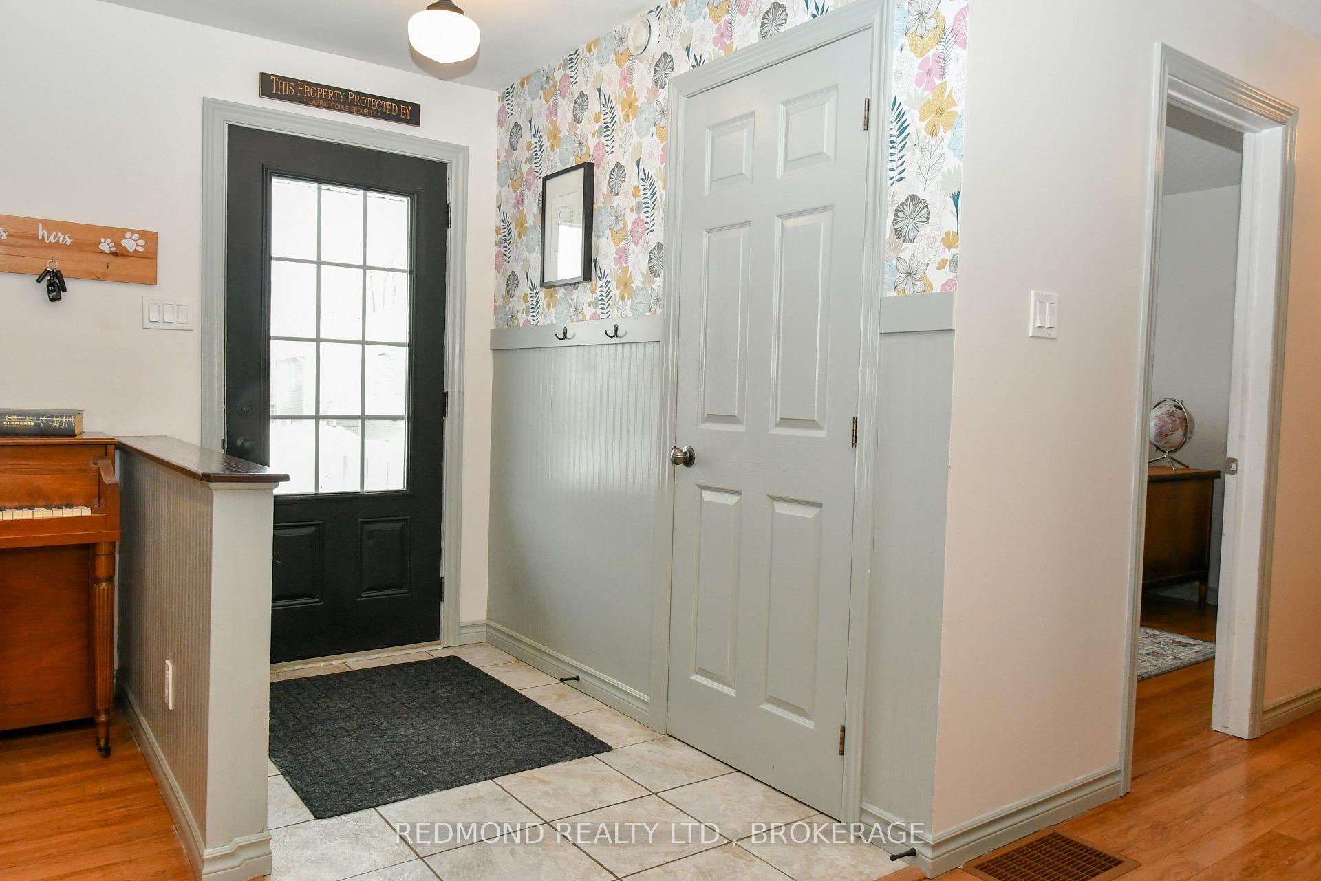 Photo 2 of 128 Maplecroft Court, Gananoque — HOMEH
