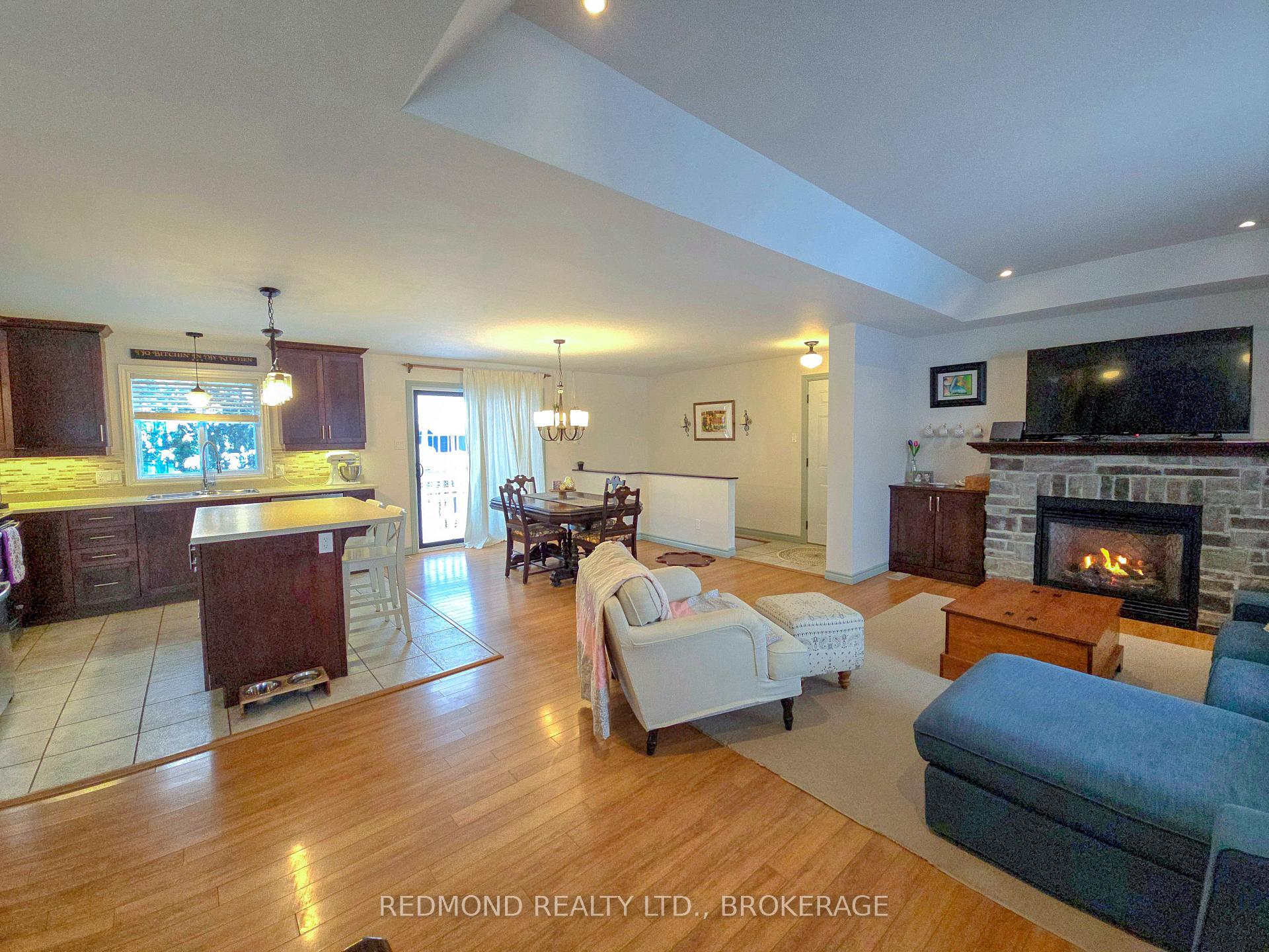 Photo 3 of 128 Maplecroft Court, Gananoque — HOMEH