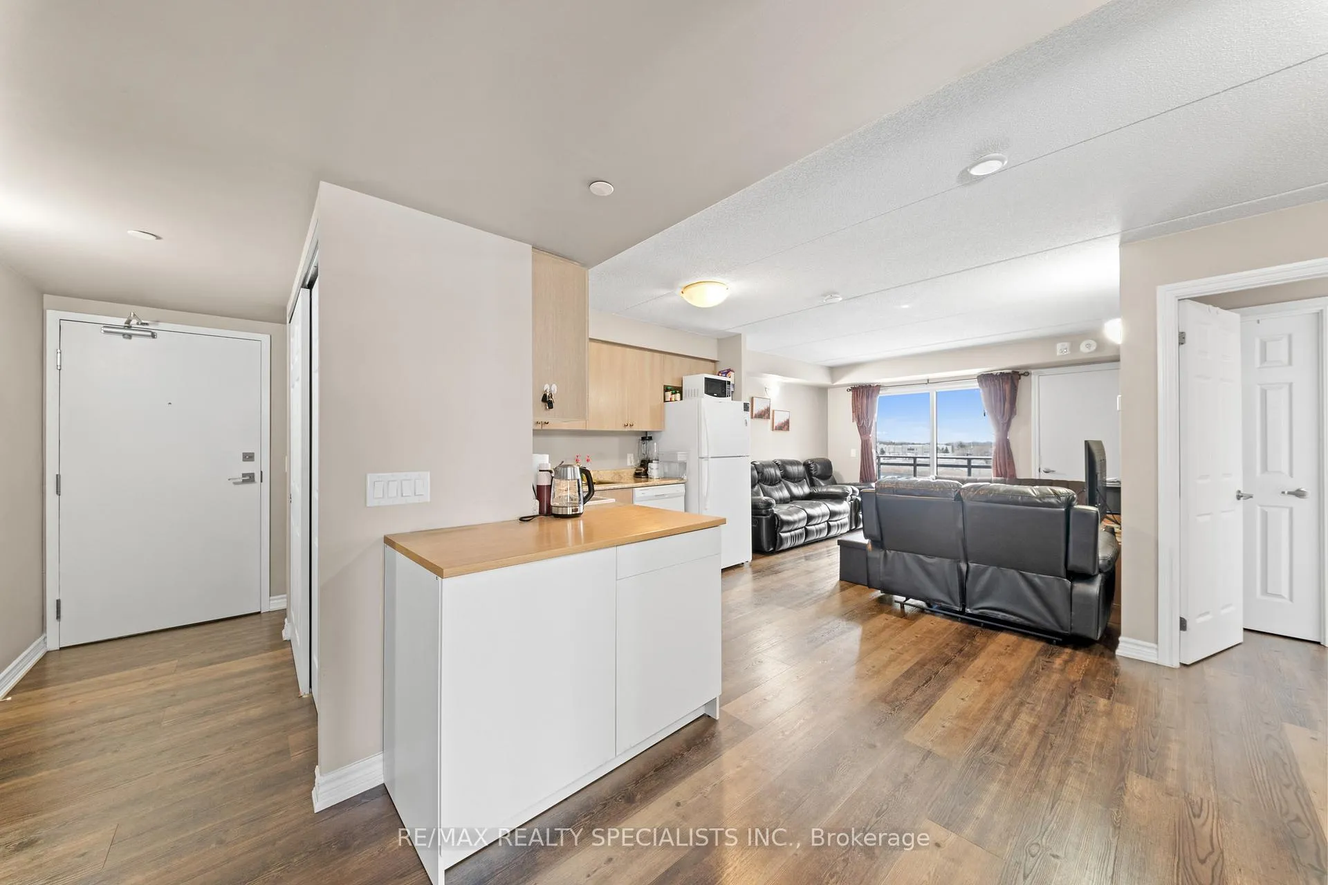 Photo 7 of Unit 407, 716 Main Street E, Milton, Timberlea — HOMEH