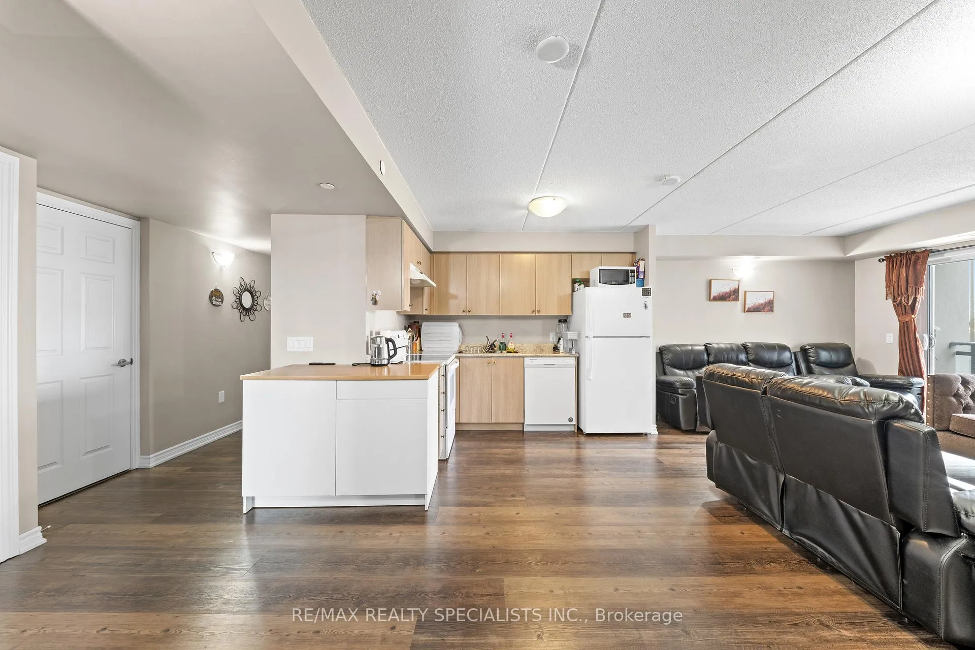 Photo 9 of Unit 407, 716 Main Street E, Milton, Timberlea — HOMEH