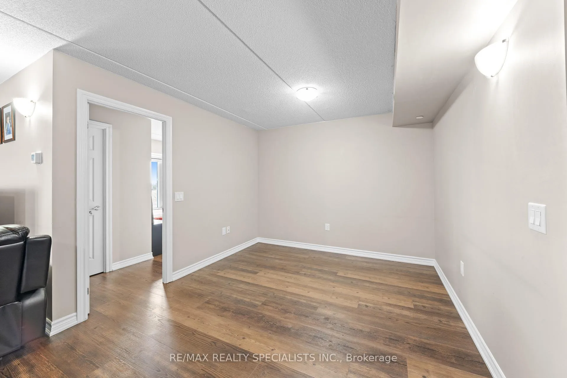 Photo 14 of Unit 407, 716 Main Street E, Milton, Timberlea — HOMEH