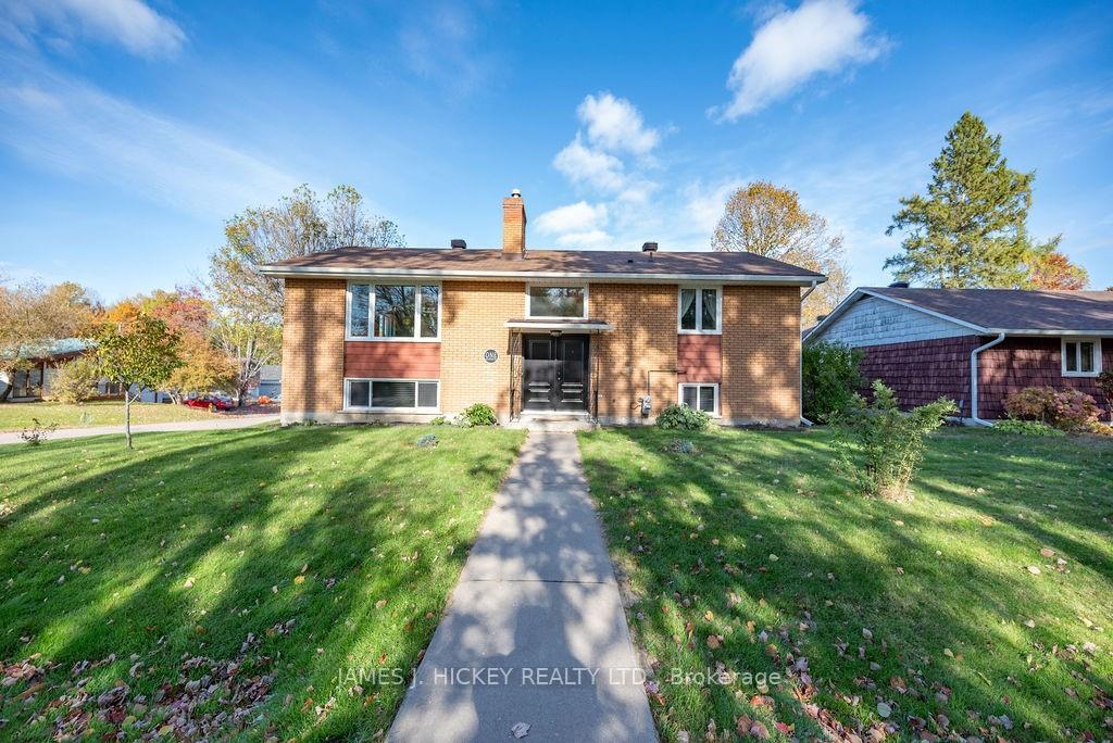 Photo 11 of 1 Darwin Crescent, Deep River, Deep River — HOMEH