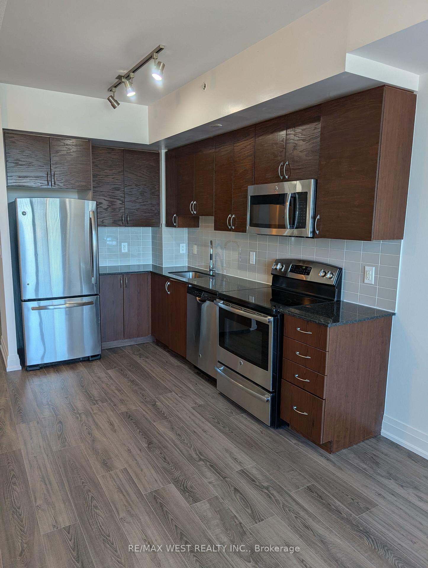 Photo 4 of Unit 901, 7165 Yonge Street, Markham, Grandview — HOMEH