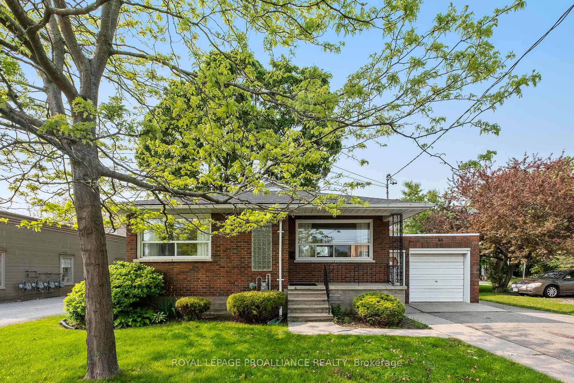 Front of 40 University Avenue W