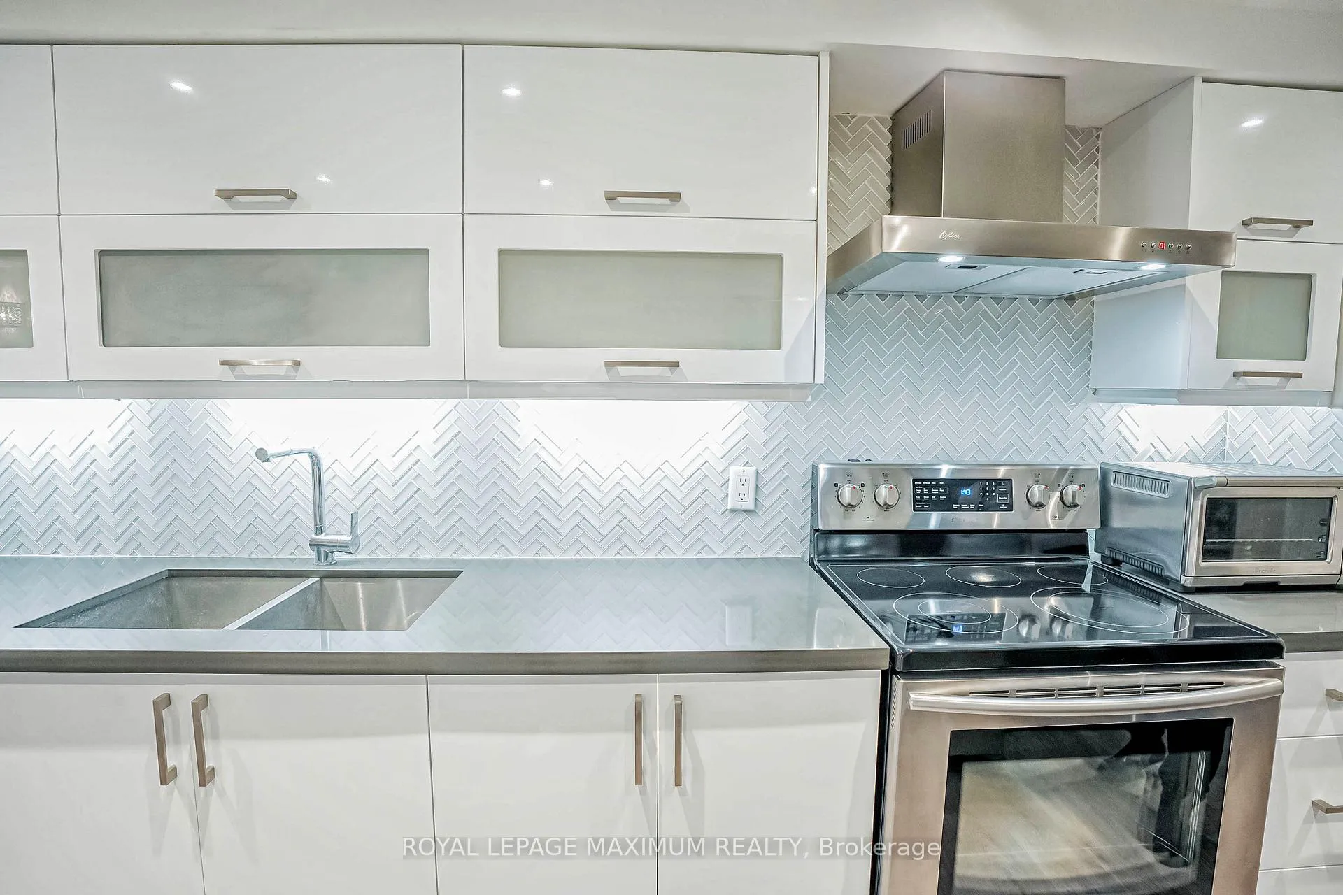 Photo 12 of Unit Basement, 19 Corner Brook Crescent, Vaughan, Vellore Village — HOMEH