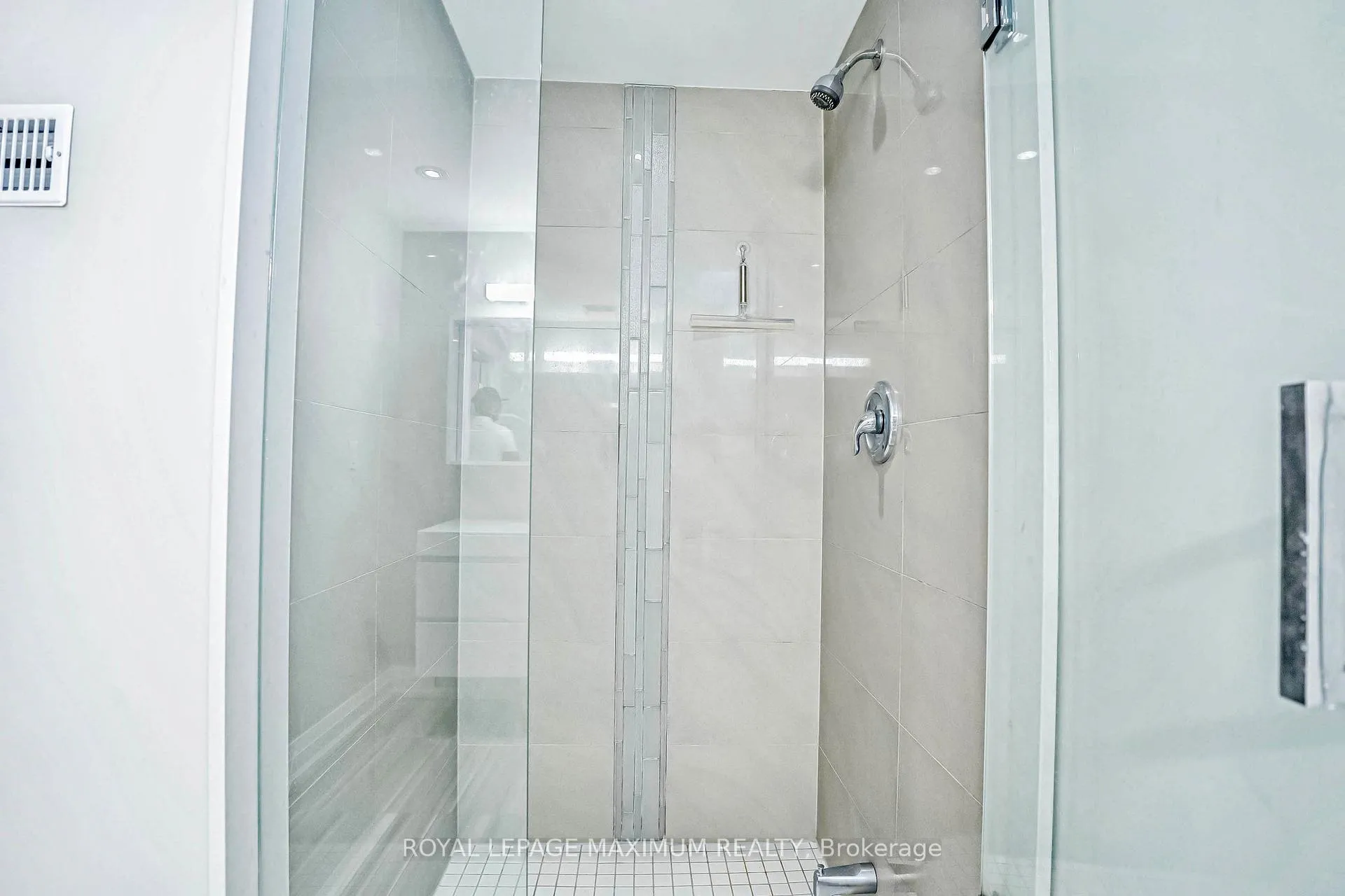 Photo 20 of Unit Basement, 19 Corner Brook Crescent, Vaughan, Vellore Village — HOMEH