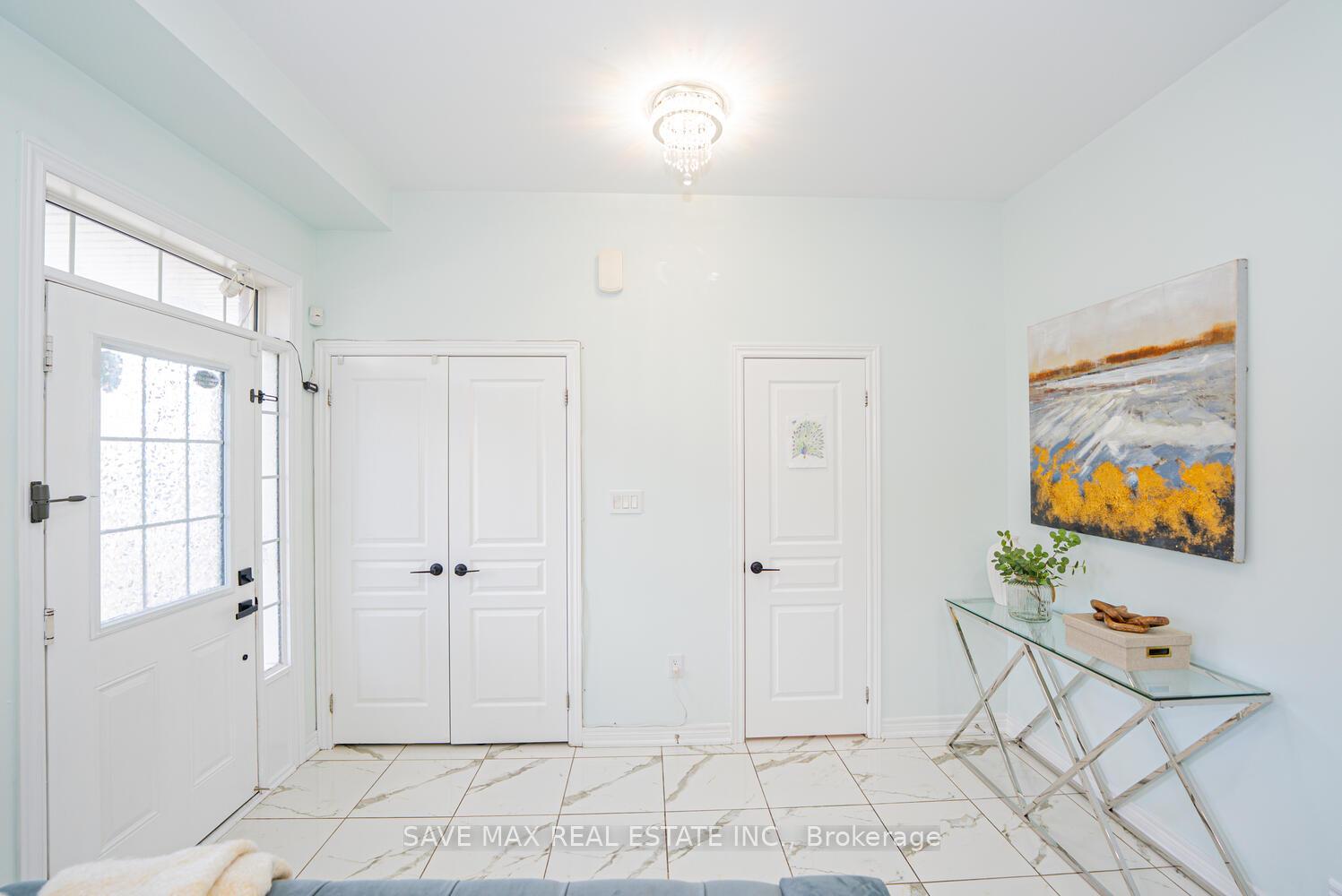 Photo 8 of 39 Divinity Circle, Brampton, Northwest Brampton — HOMEH