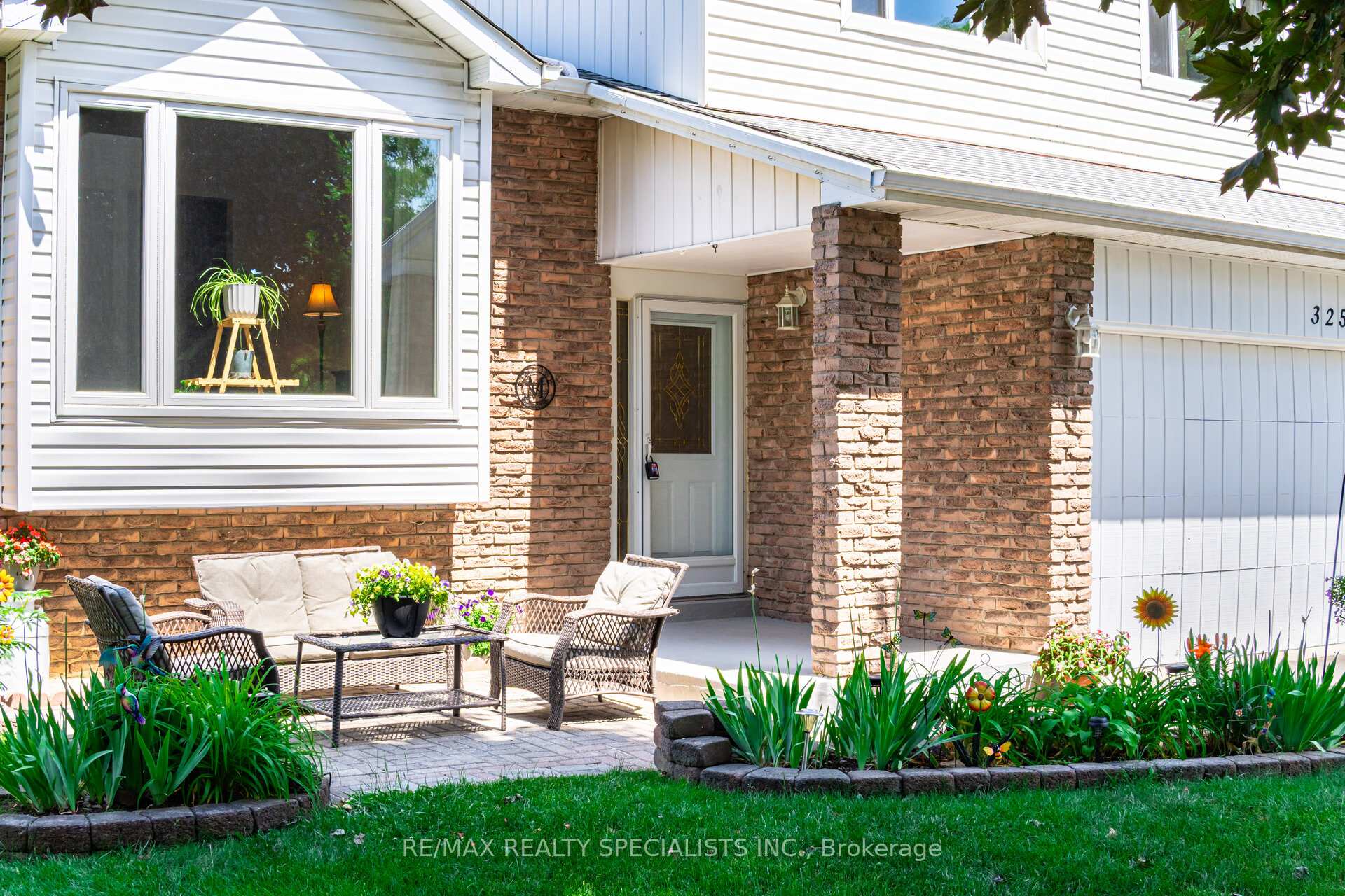 Photo 2 of 325 Kingsview Drive, Caledon, Bolton North — HOMEH