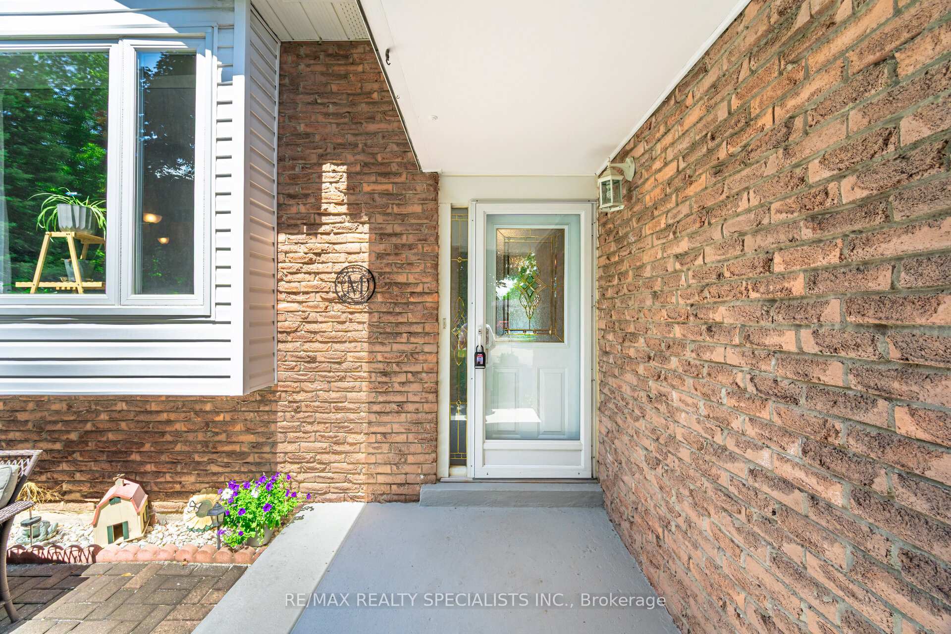 Photo 4 of 325 Kingsview Drive, Caledon, Bolton North — HOMEH