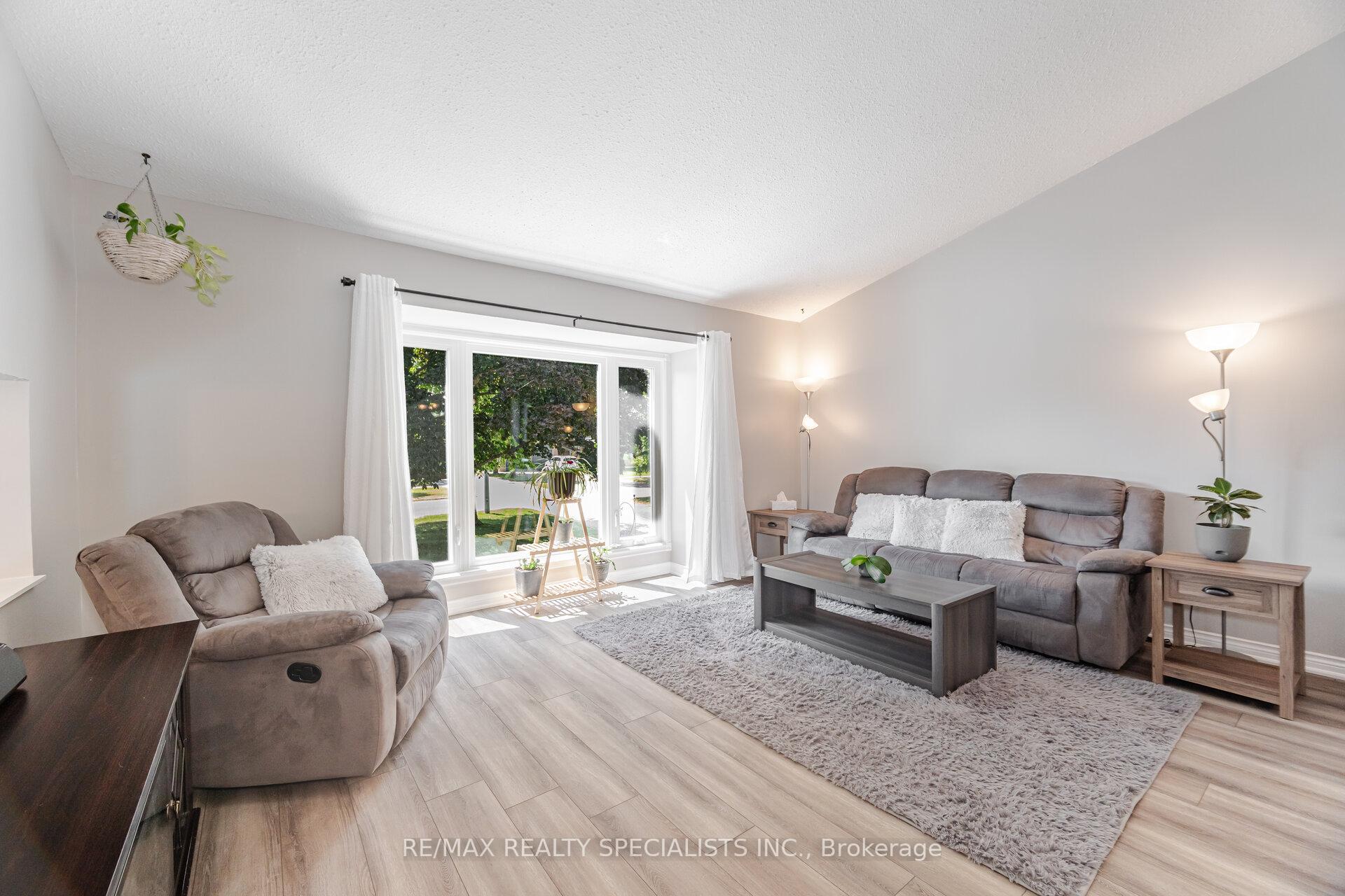 Photo 9 of 325 Kingsview Drive, Caledon, Bolton North — HOMEH