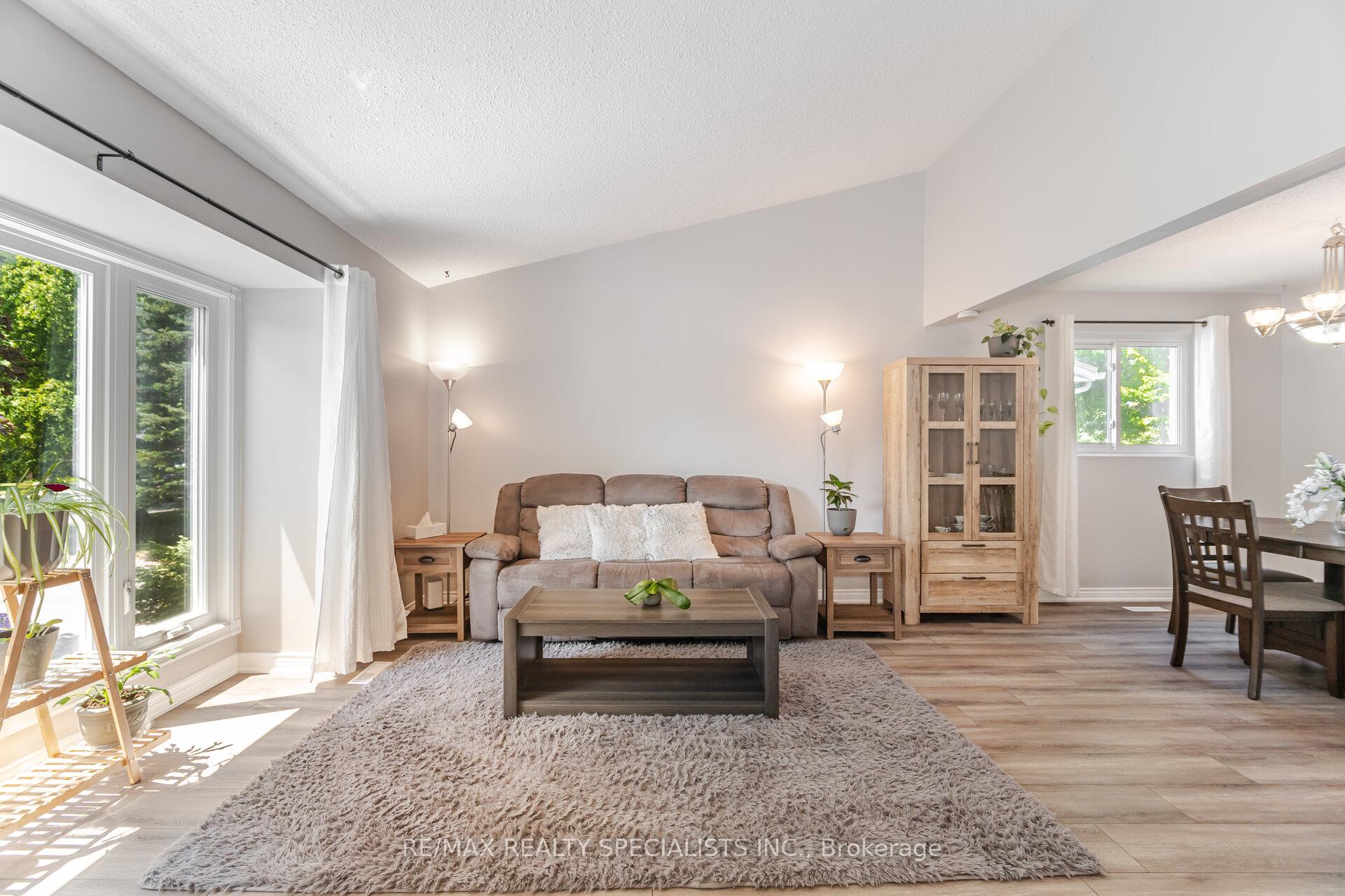 Photo 16 of 325 Kingsview Drive, Caledon, Bolton North — HOMEH