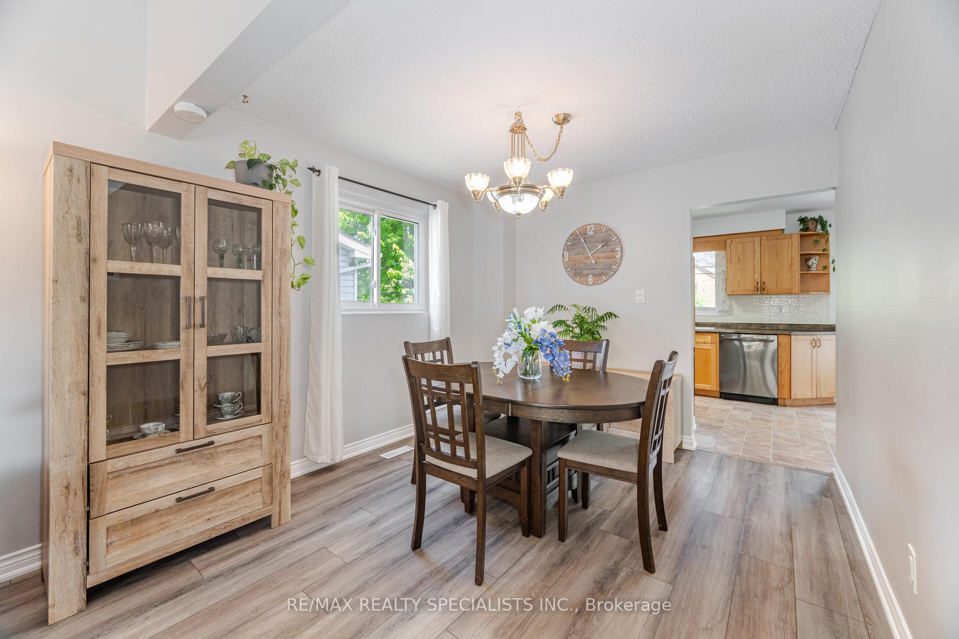Photo 11 of 325 Kingsview Drive, Caledon, Bolton North — HOMEH