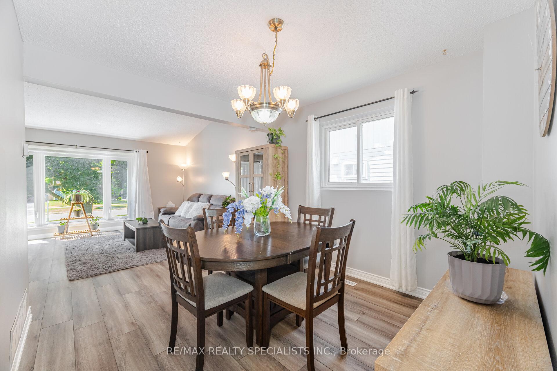 Photo 10 of 325 Kingsview Drive, Caledon, Bolton North — HOMEH