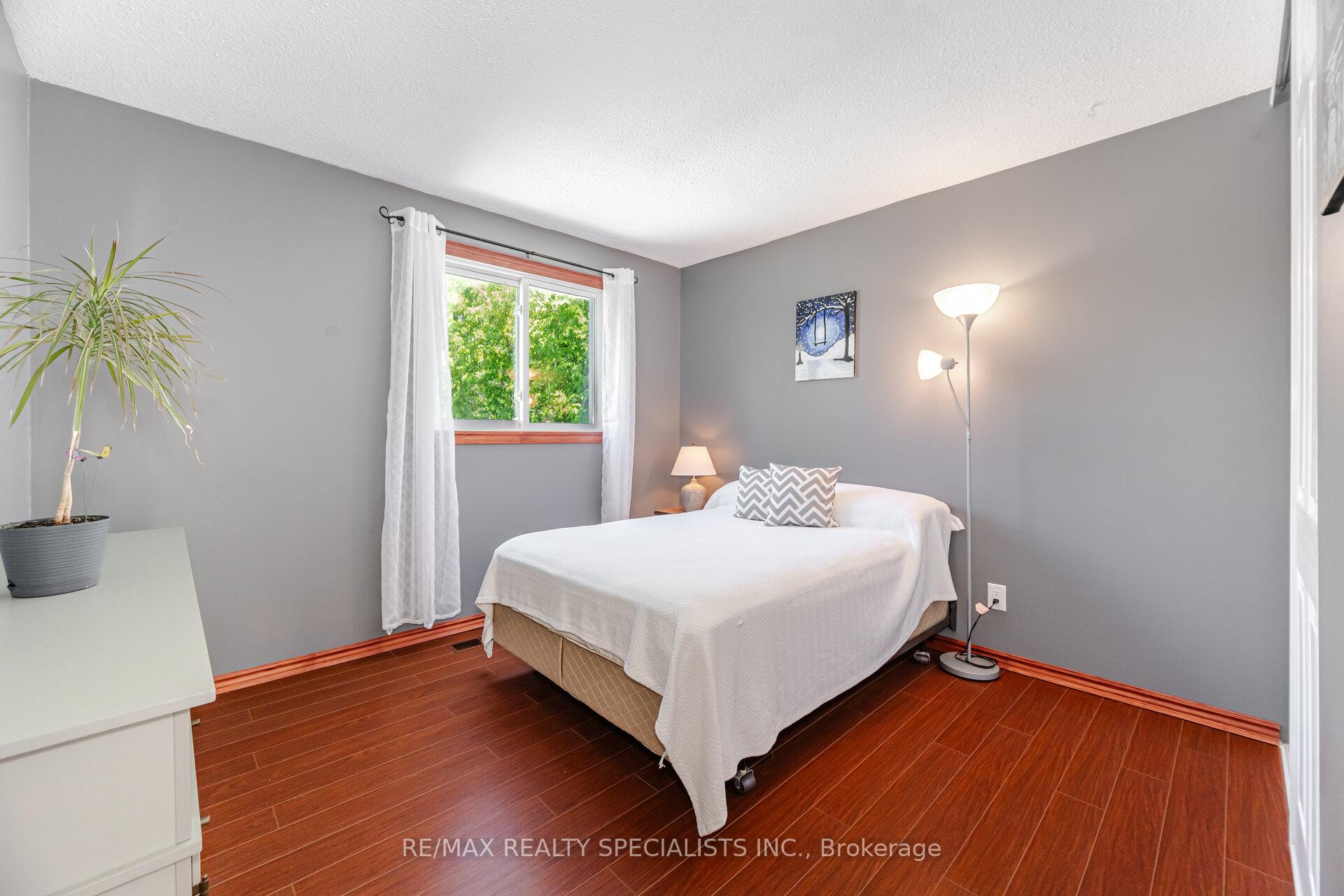 Photo 18 of 325 Kingsview Drive, Caledon, Bolton North — HOMEH