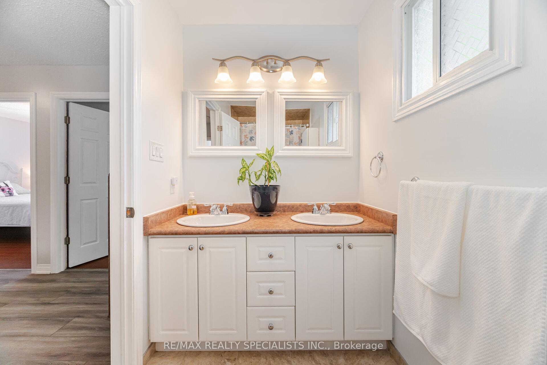 Photo 26 of 325 Kingsview Drive, Caledon, Bolton North — HOMEH