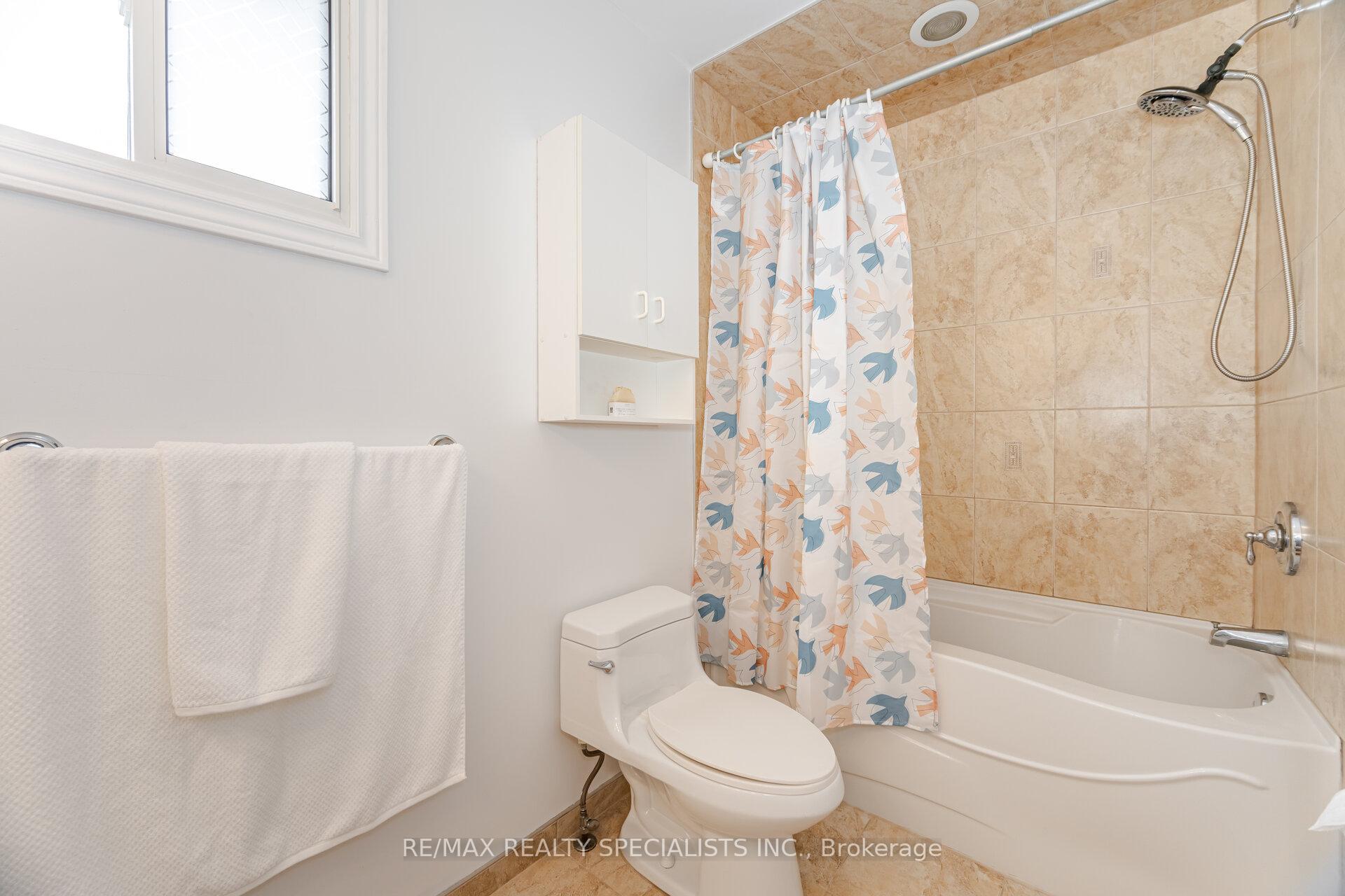 Photo 14 of 325 Kingsview Drive, Caledon, Bolton North — HOMEH