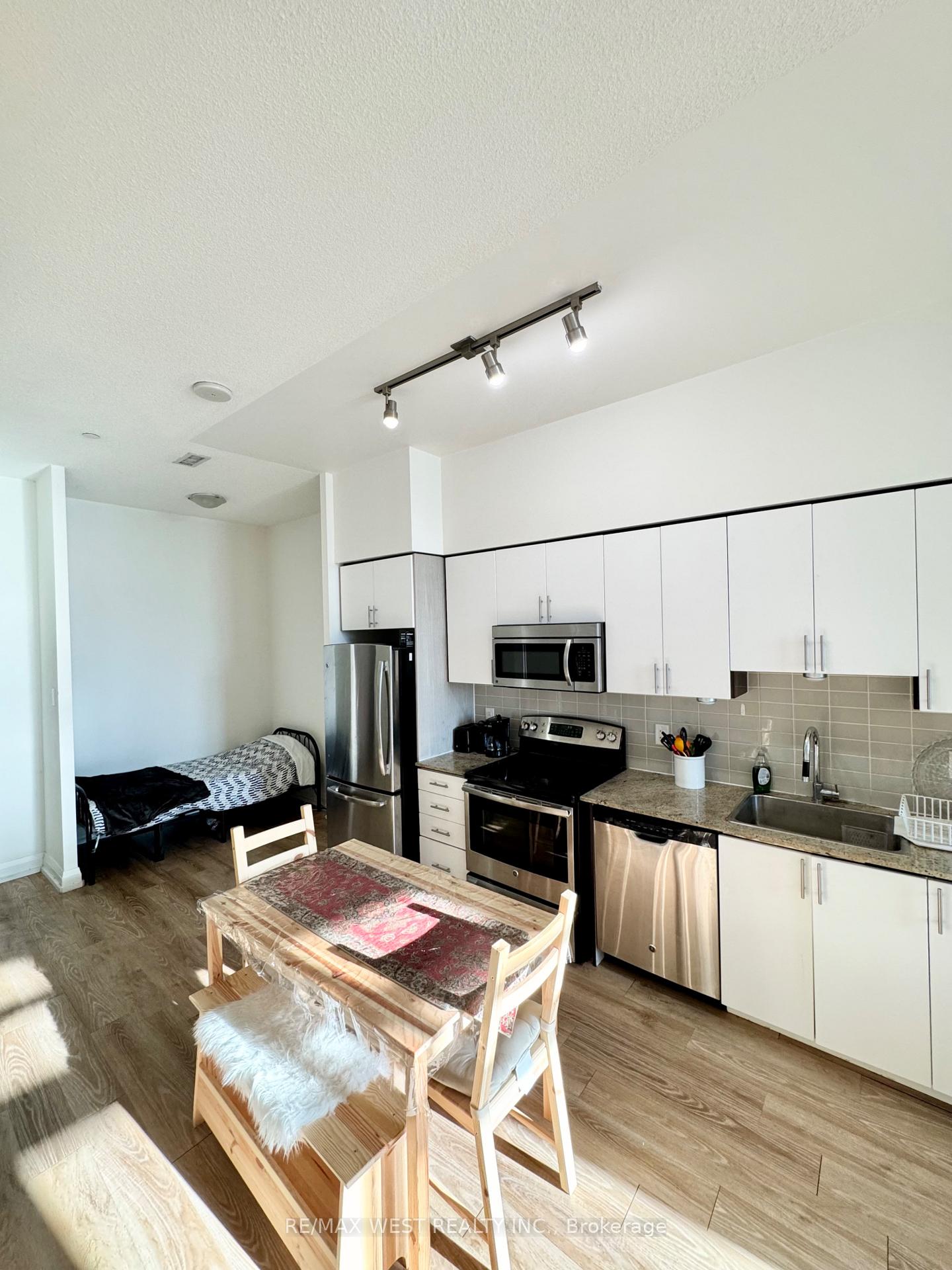 Photo 10 of Unit 327, 7161 Yonge Street, Markham, Grandview — HOMEH