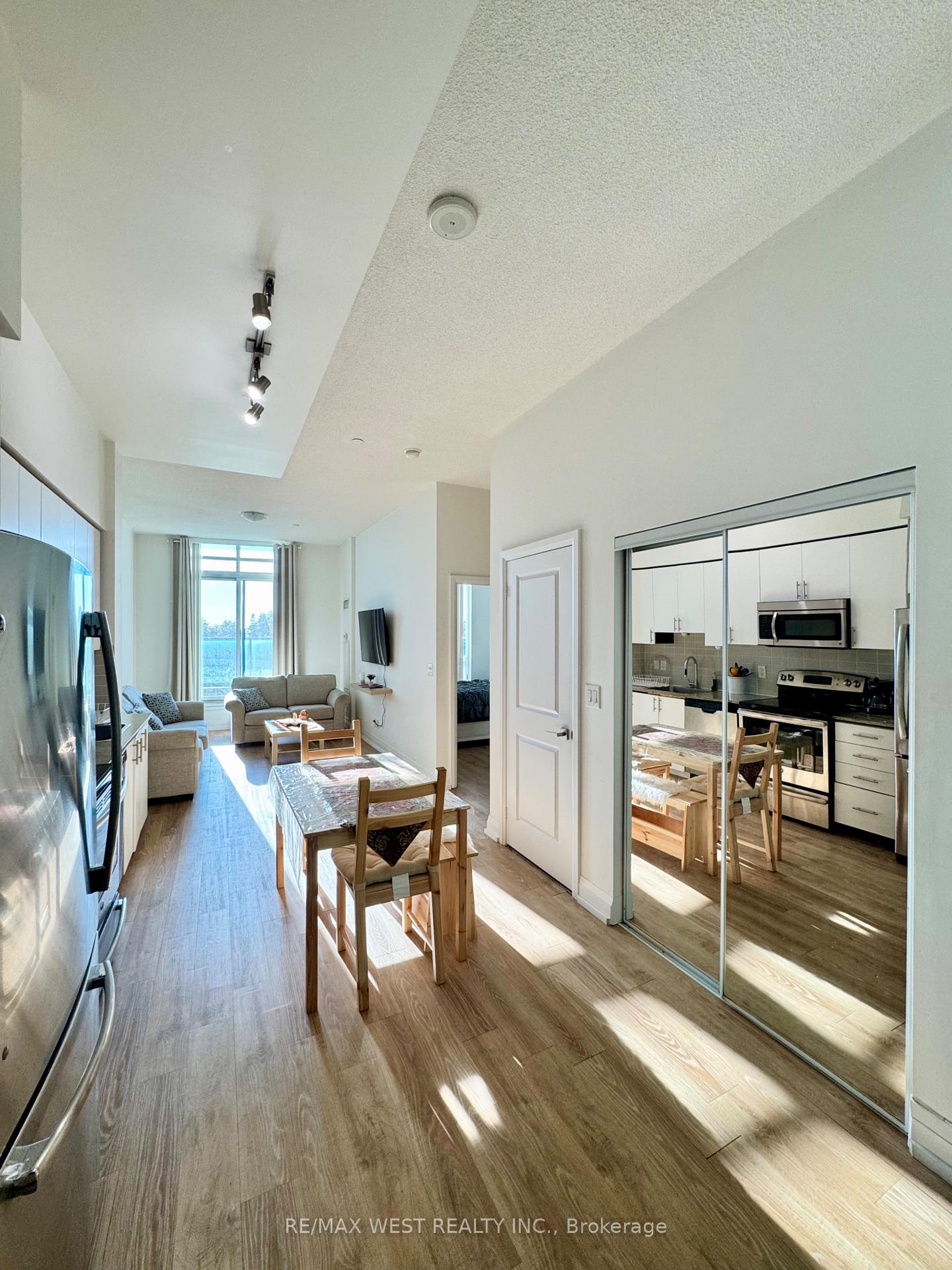 Photo 11 of Unit 327, 7161 Yonge Street, Markham, Grandview — HOMEH