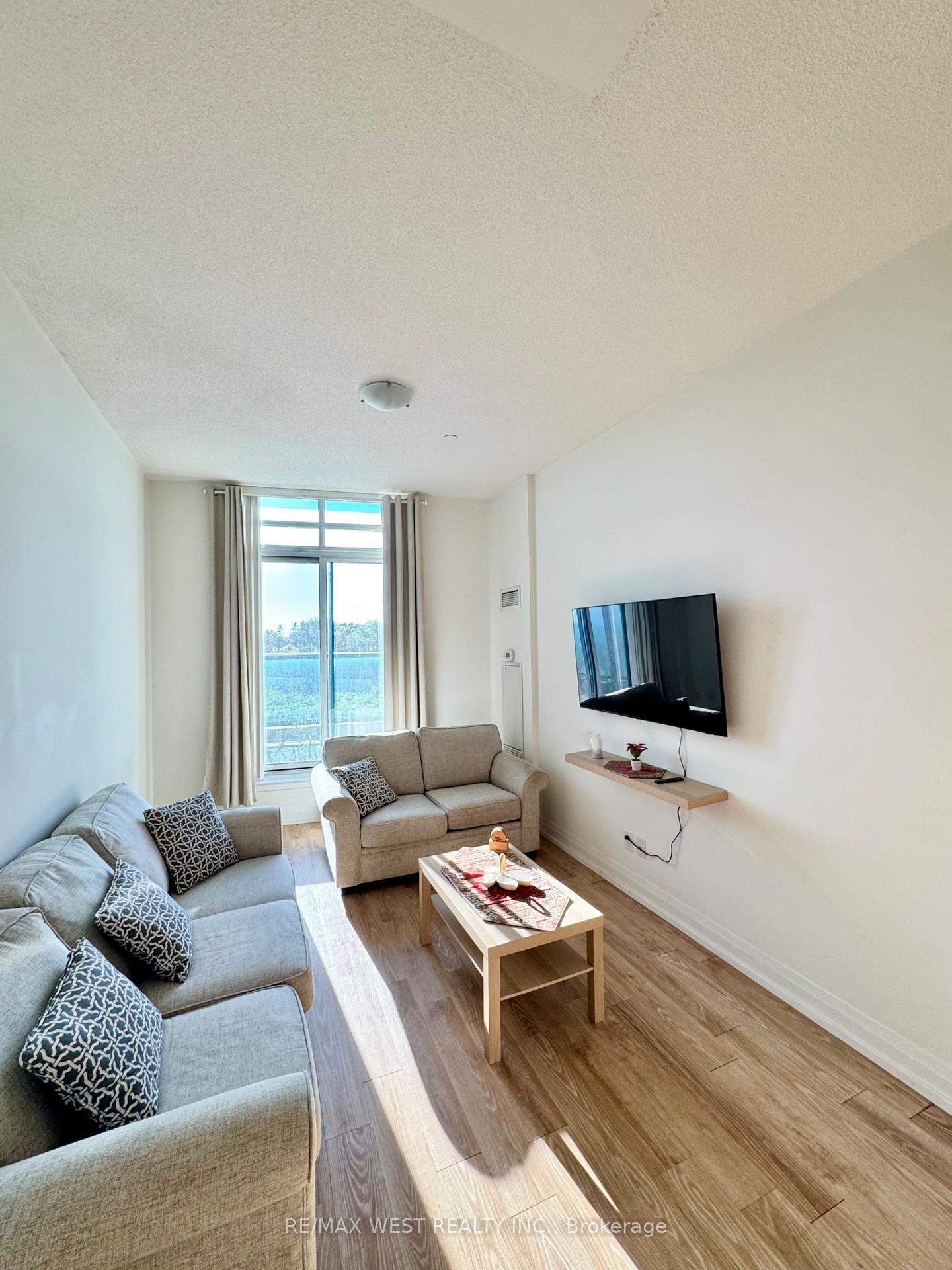 Photo 13 of Unit 327, 7161 Yonge Street, Markham, Grandview — HOMEH