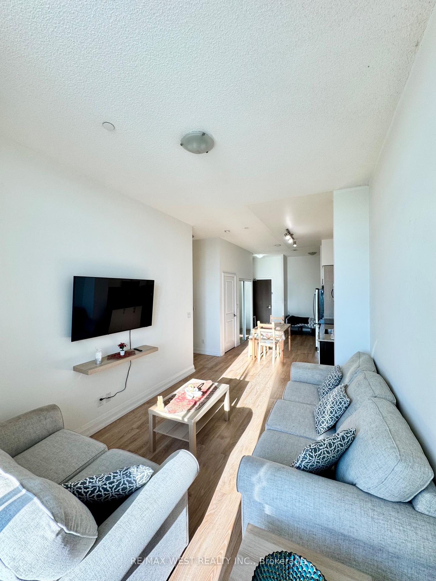 Photo 14 of Unit 327, 7161 Yonge Street, Markham, Grandview — HOMEH