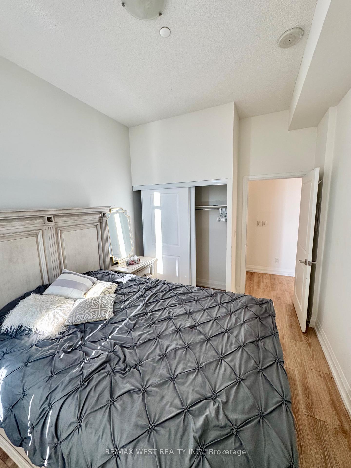 Photo 16 of Unit 327, 7161 Yonge Street, Markham, Grandview — HOMEH
