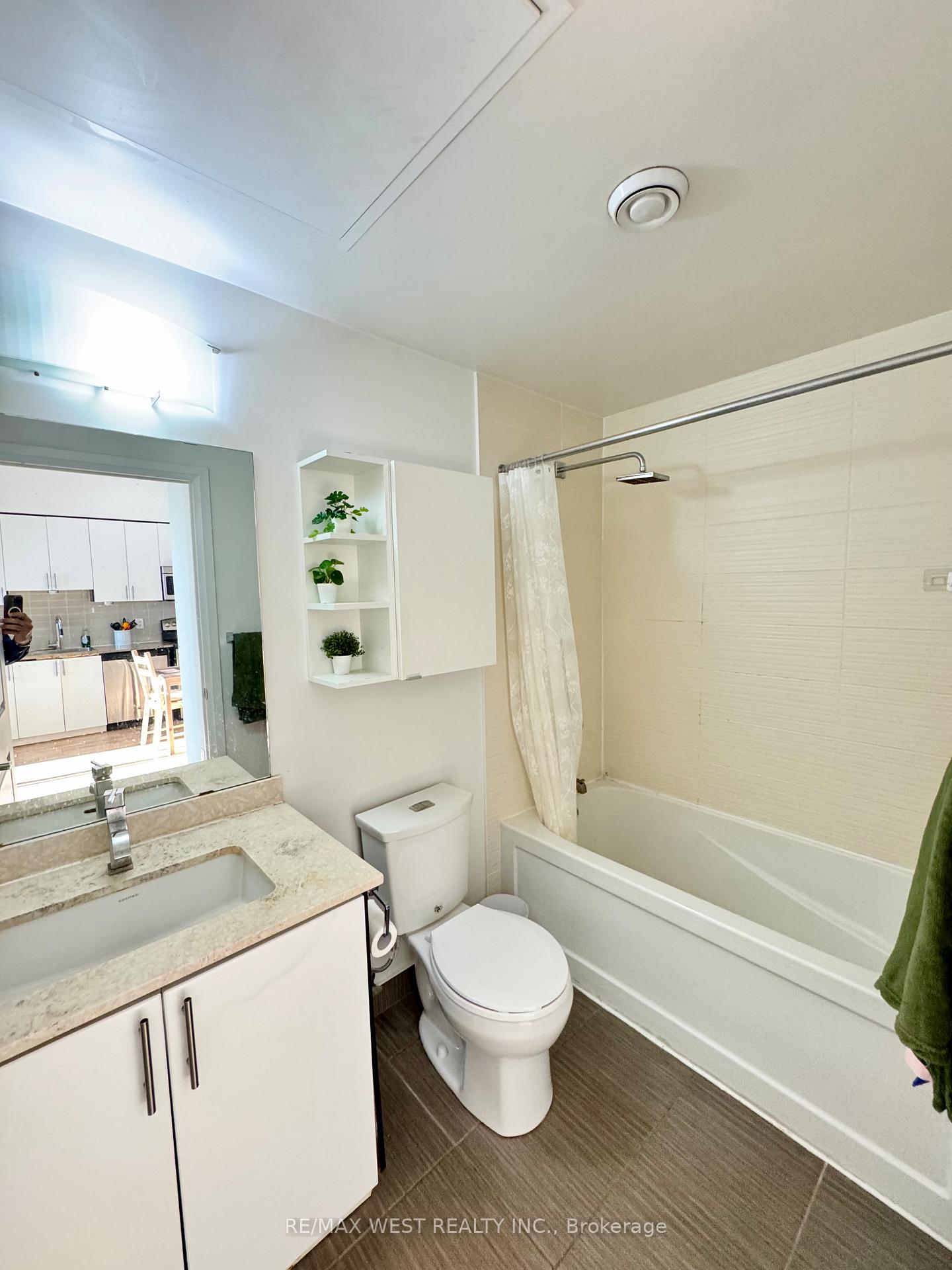 Photo 17 of Unit 327, 7161 Yonge Street, Markham, Grandview — HOMEH