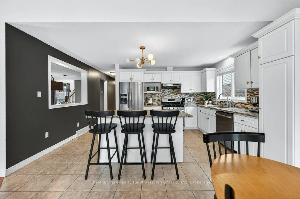 Photo 2 of 14 Teal Drive, Guelph, Kortright Hills — HOMEH