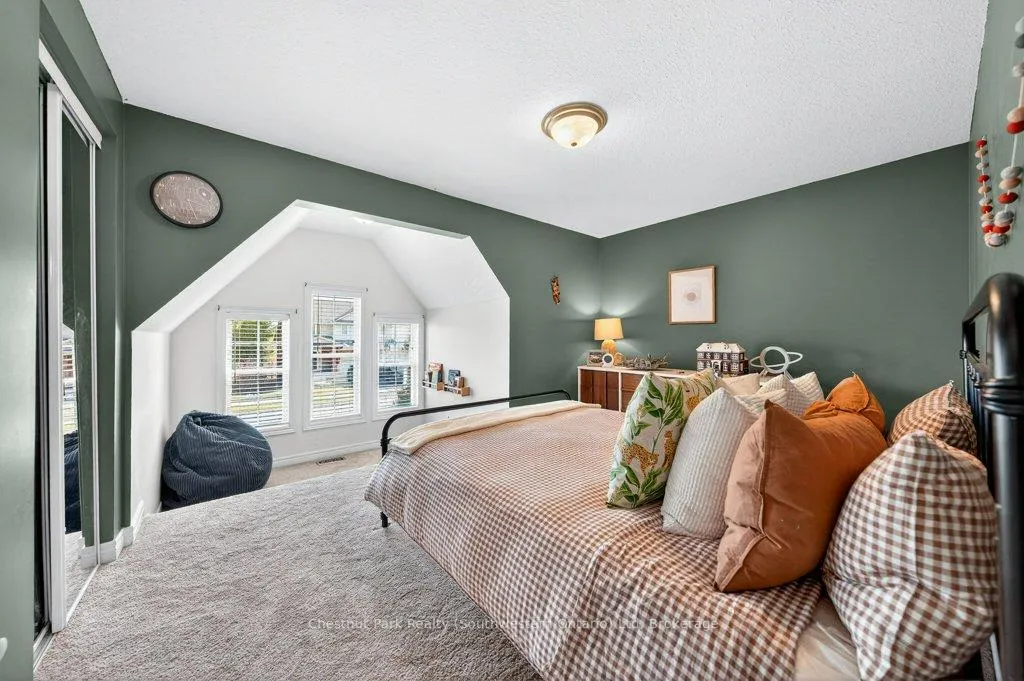 Photo 3 of 14 Teal Drive, Guelph, Kortright Hills — HOMEH