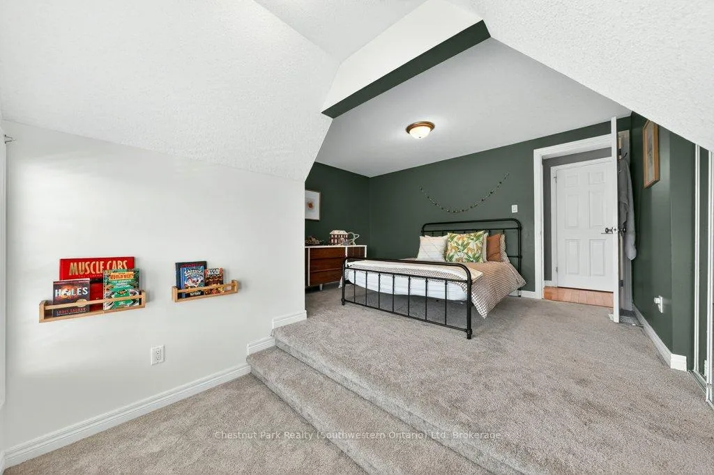 Photo 35 of 14 Teal Drive, Guelph, Kortright Hills — HOMEH