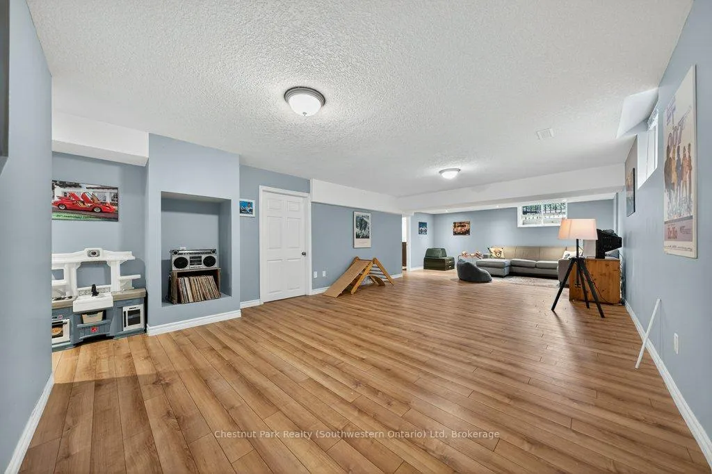 Photo 43 of 14 Teal Drive, Guelph, Kortright Hills — HOMEH