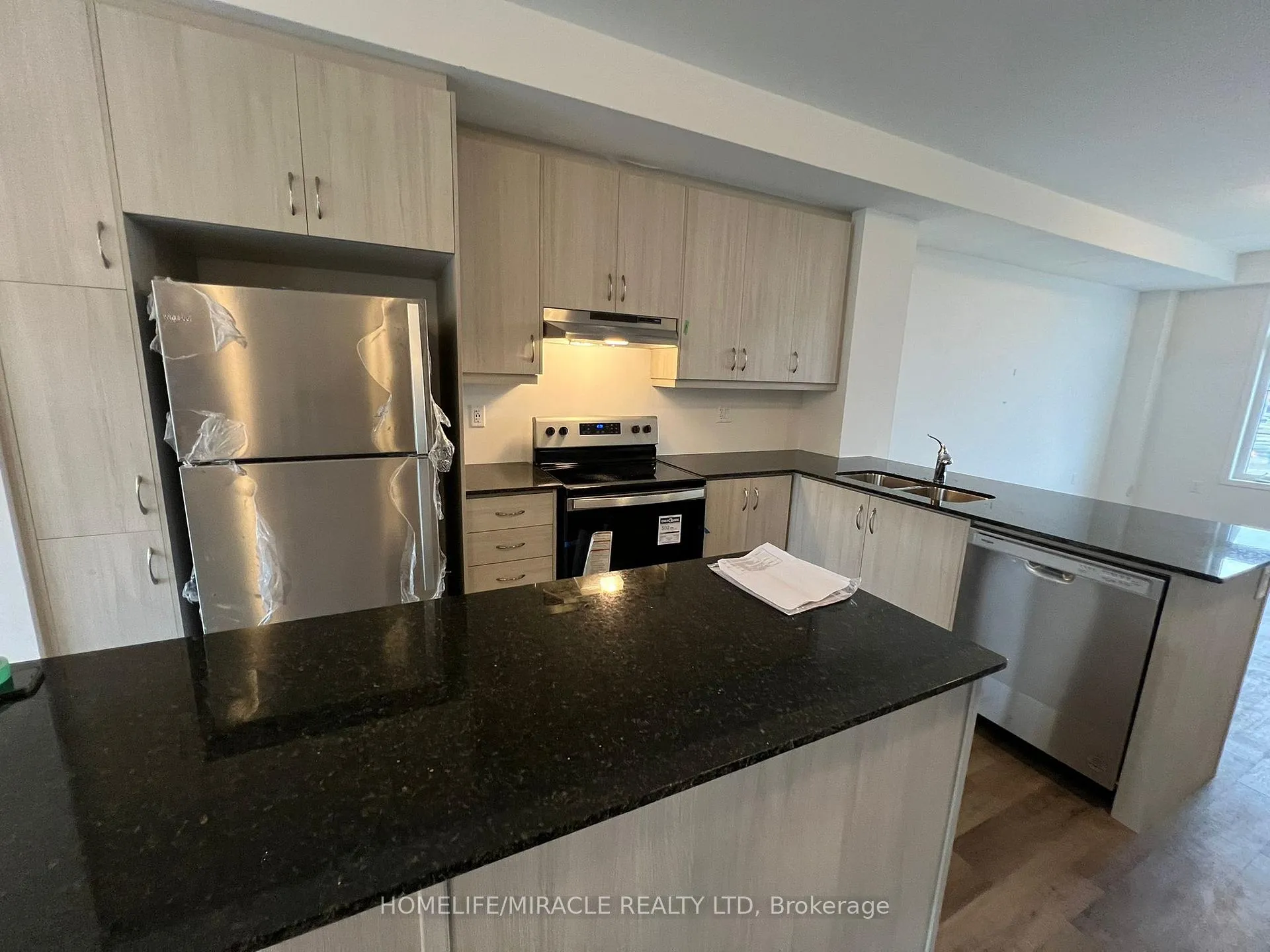 Photo 3 of 148 Keppel Circle, Brampton, Northwest Brampton — HOMEH