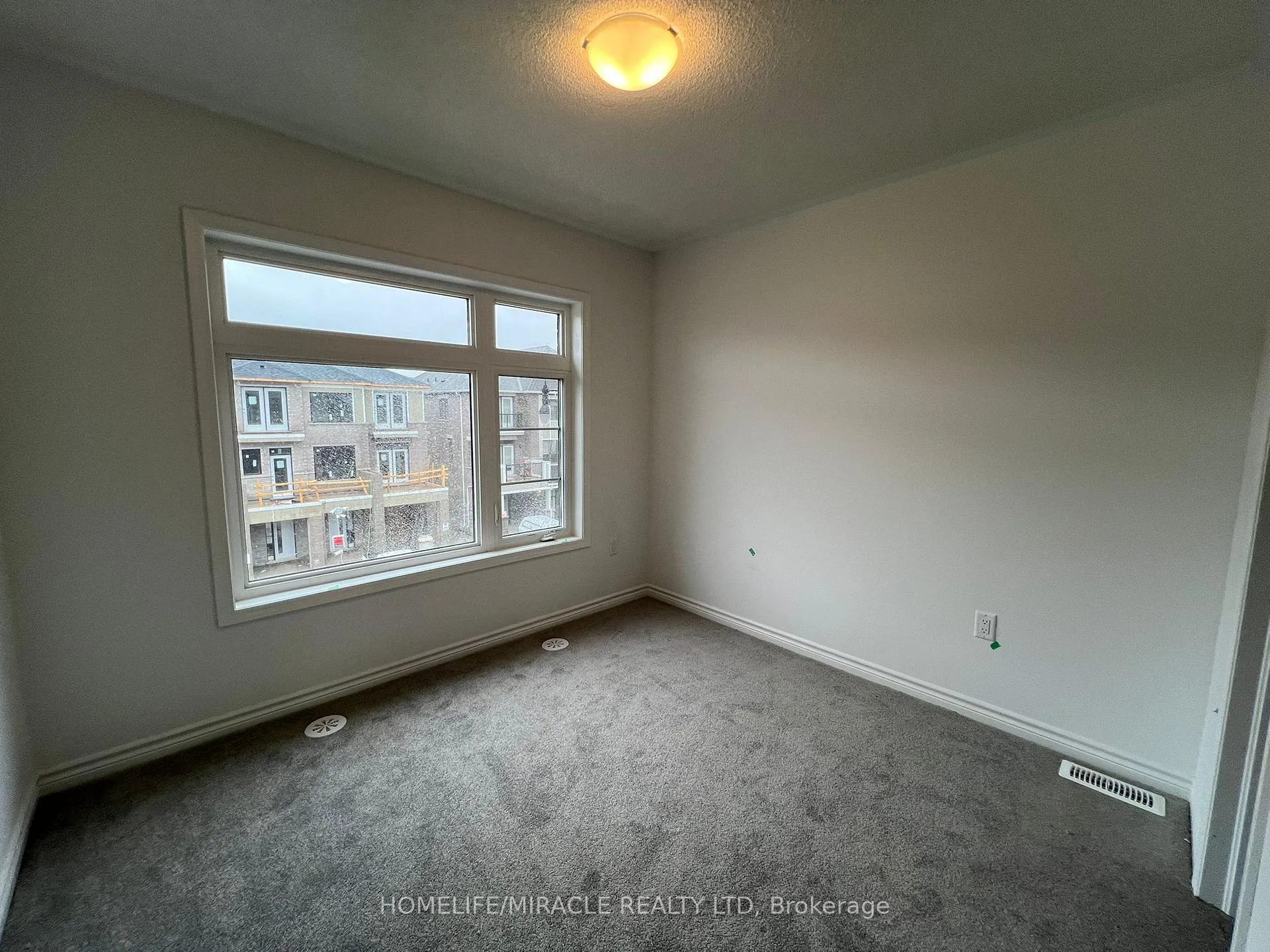 Photo 7 of 148 Keppel Circle, Brampton, Northwest Brampton — HOMEH