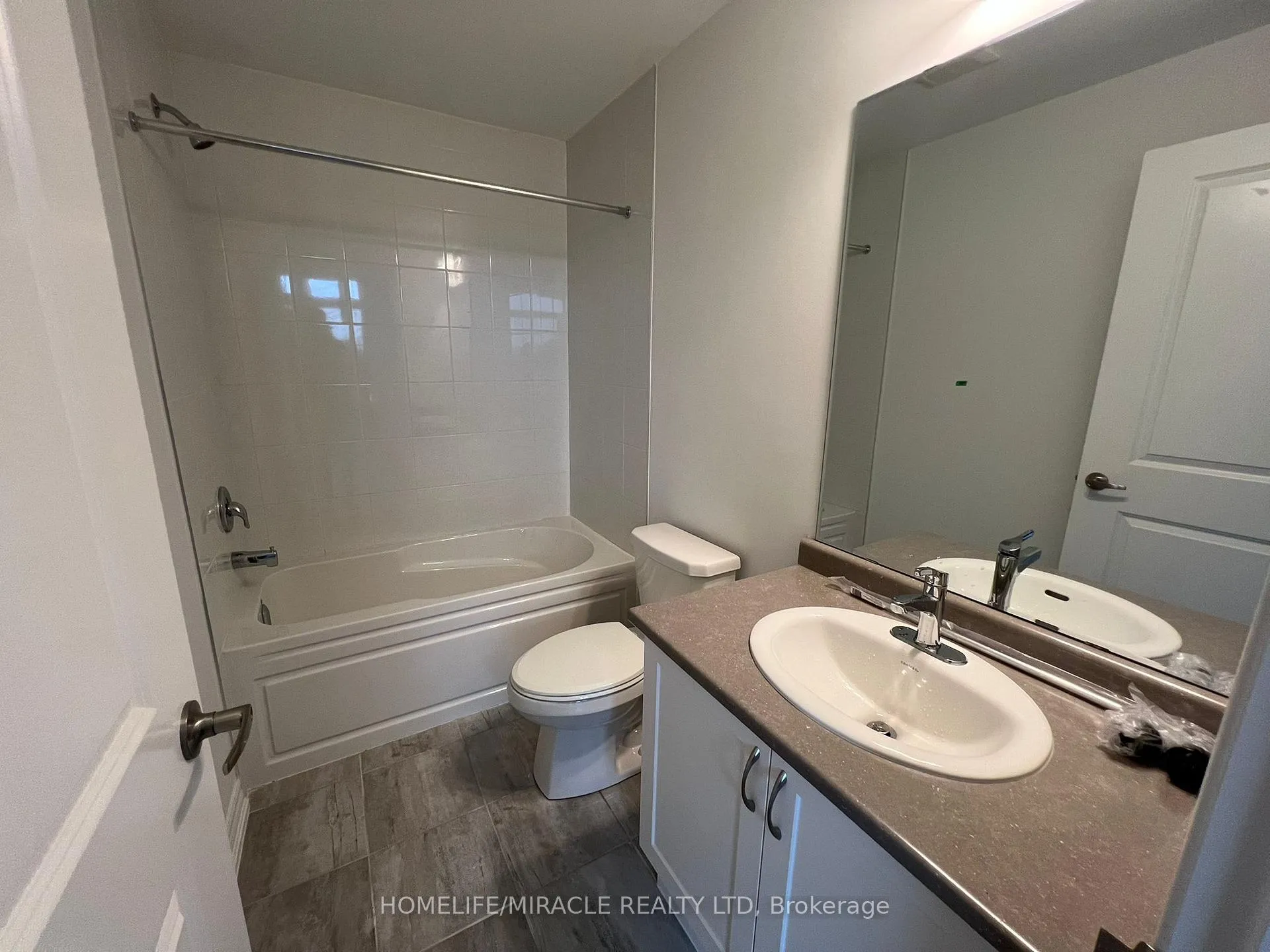 Photo 9 of 148 Keppel Circle, Brampton, Northwest Brampton — HOMEH