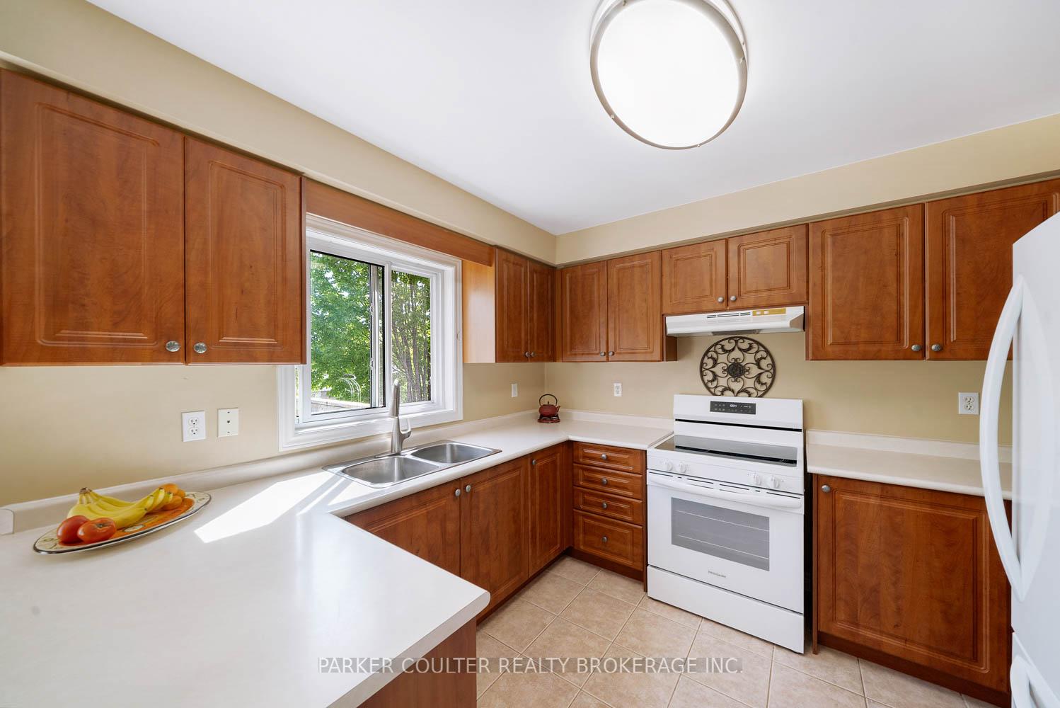 Photo 12 of 95 Livia Herman Way, Barrie, East Bayfield — HOMEH