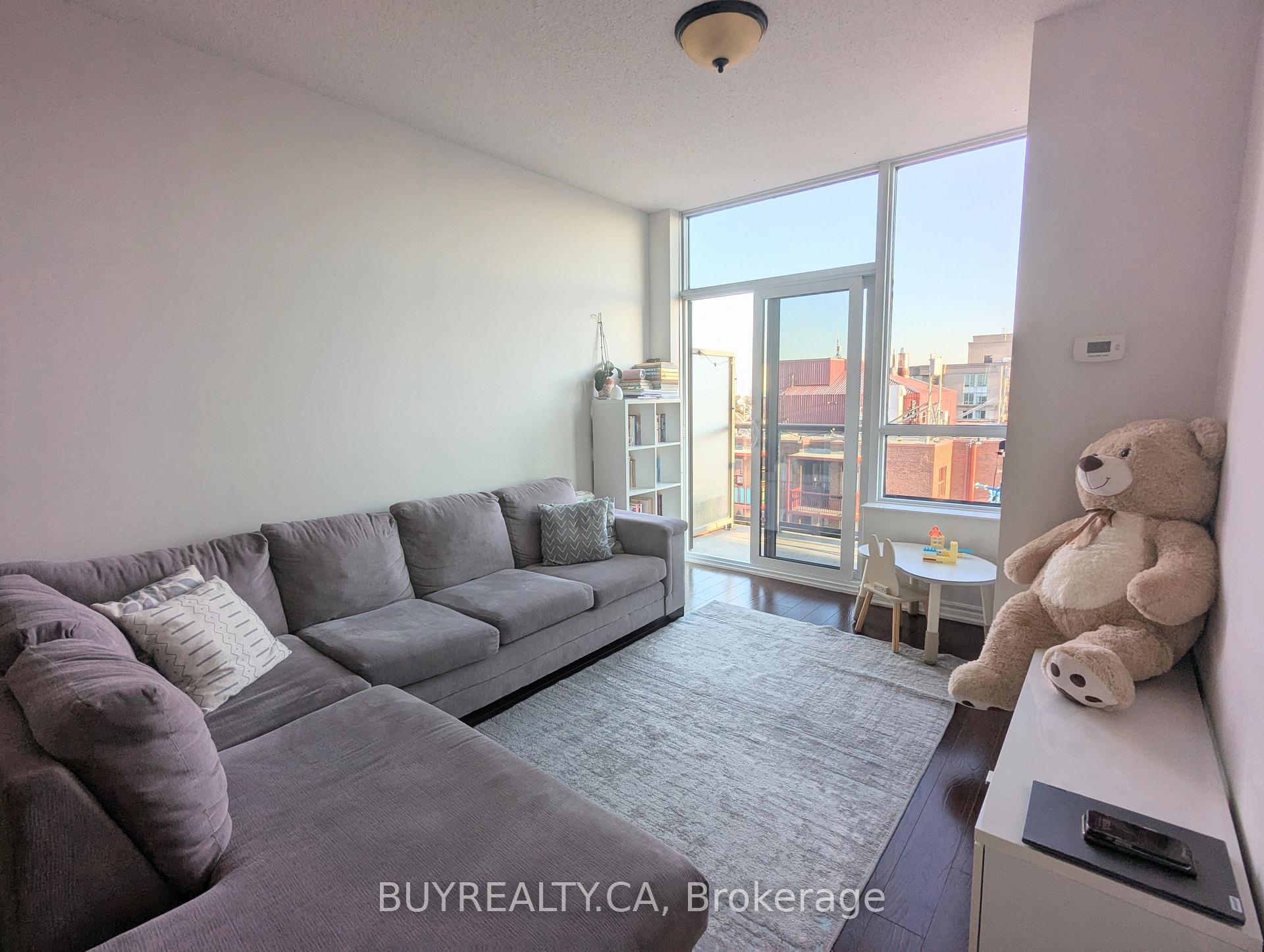 Photo 4 of Unit Ph12, 35 Saranac Boulevard, Toronto, Englemount-Lawrence — HOMEH