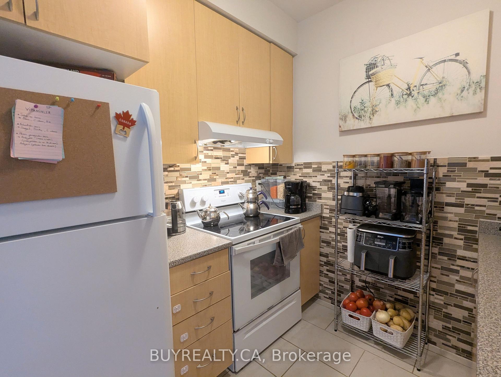 Photo 7 of Unit Ph12, 35 Saranac Boulevard, Toronto, Englemount-Lawrence — HOMEH