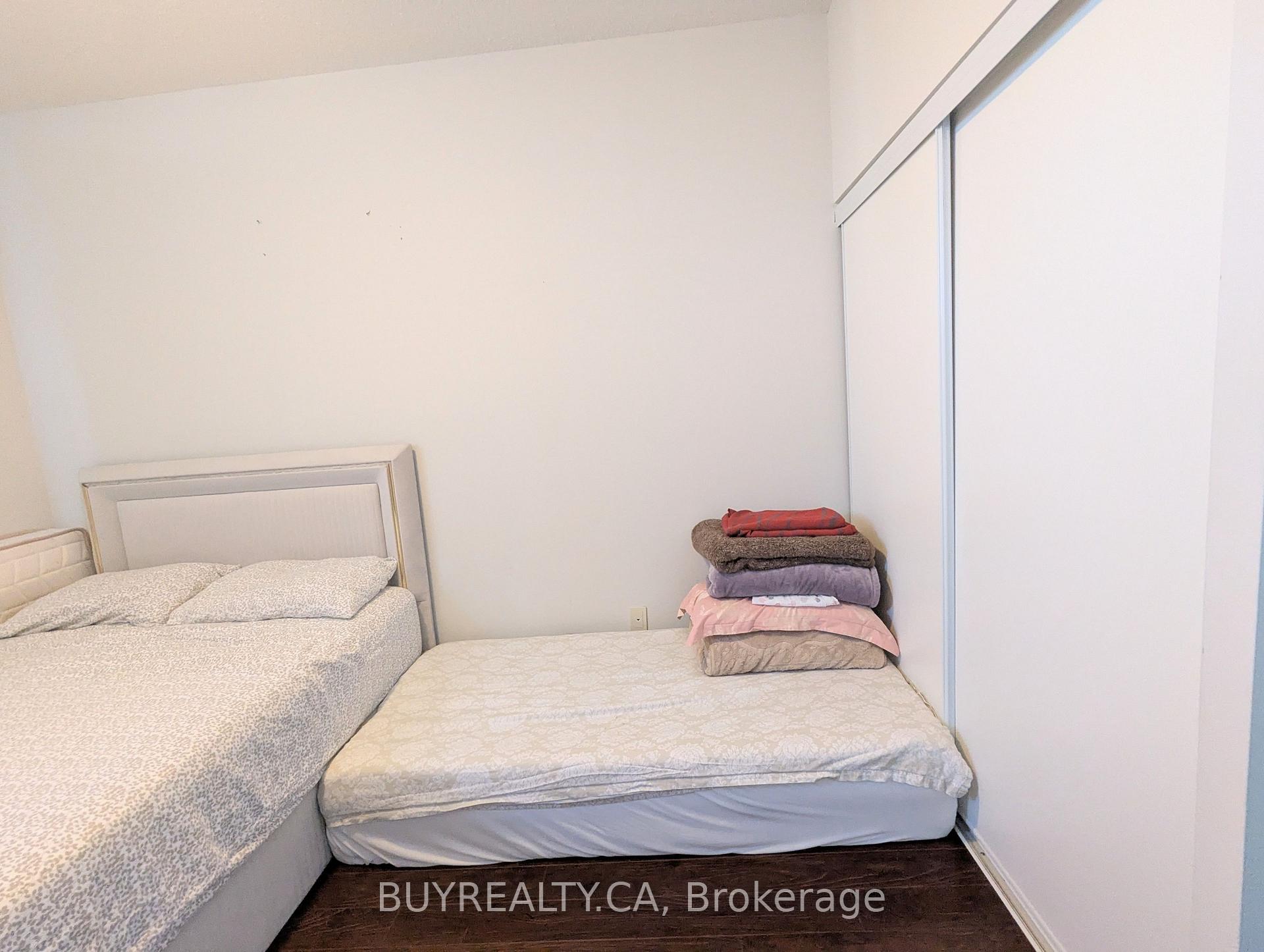 Photo 10 of Unit Ph12, 35 Saranac Boulevard, Toronto, Englemount-Lawrence — HOMEH