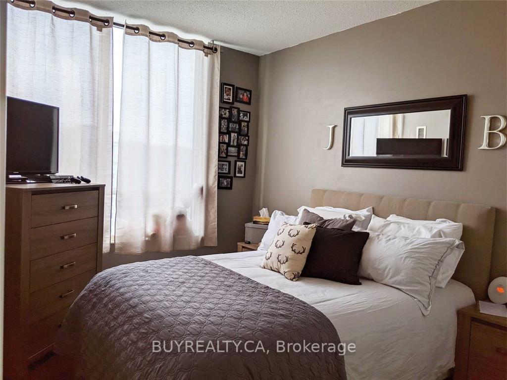 Photo 12 of Unit Ph12, 35 Saranac Boulevard, Toronto, Englemount-Lawrence — HOMEH