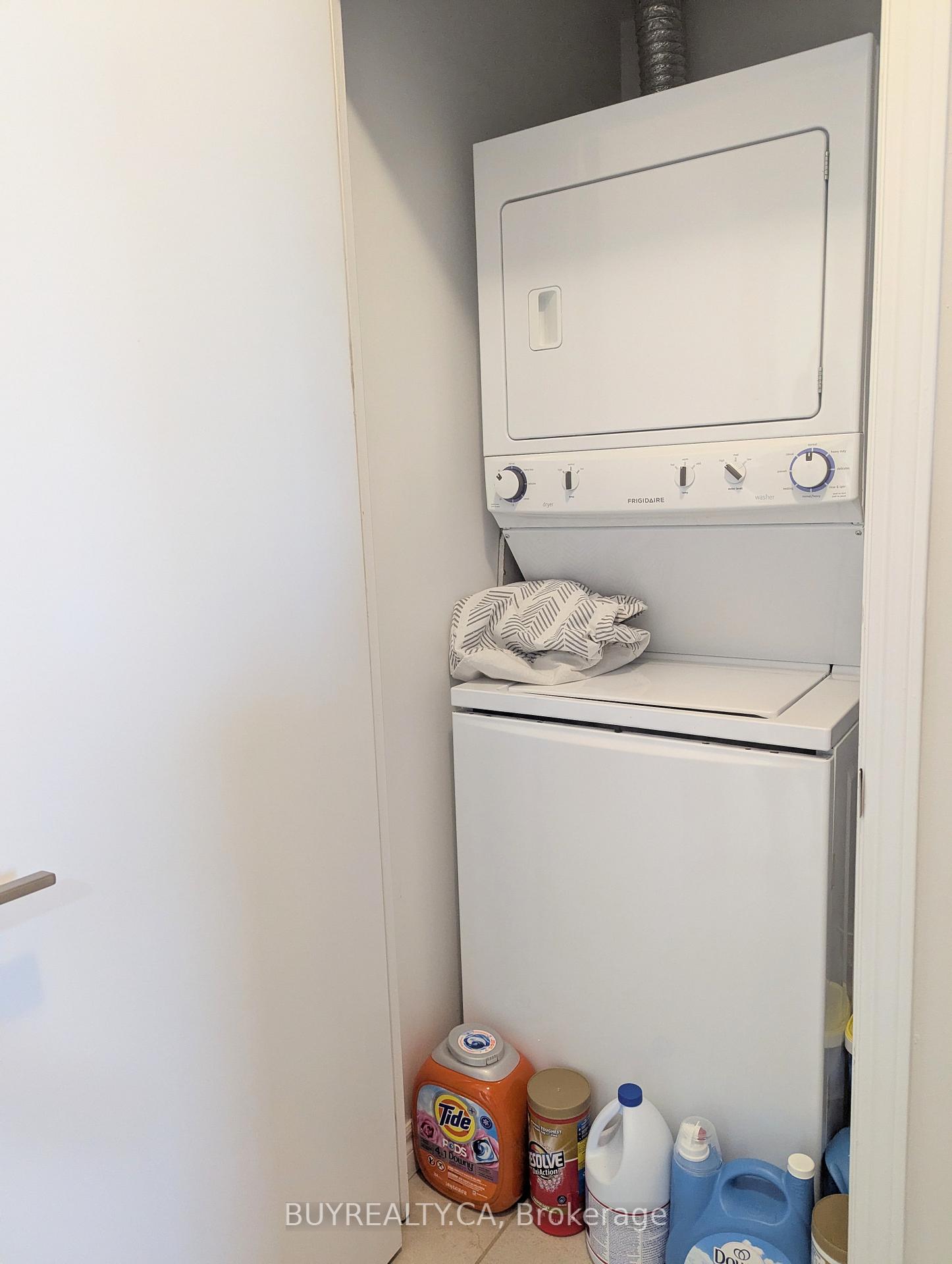 Photo 14 of Unit Ph12, 35 Saranac Boulevard, Toronto, Englemount-Lawrence — HOMEH