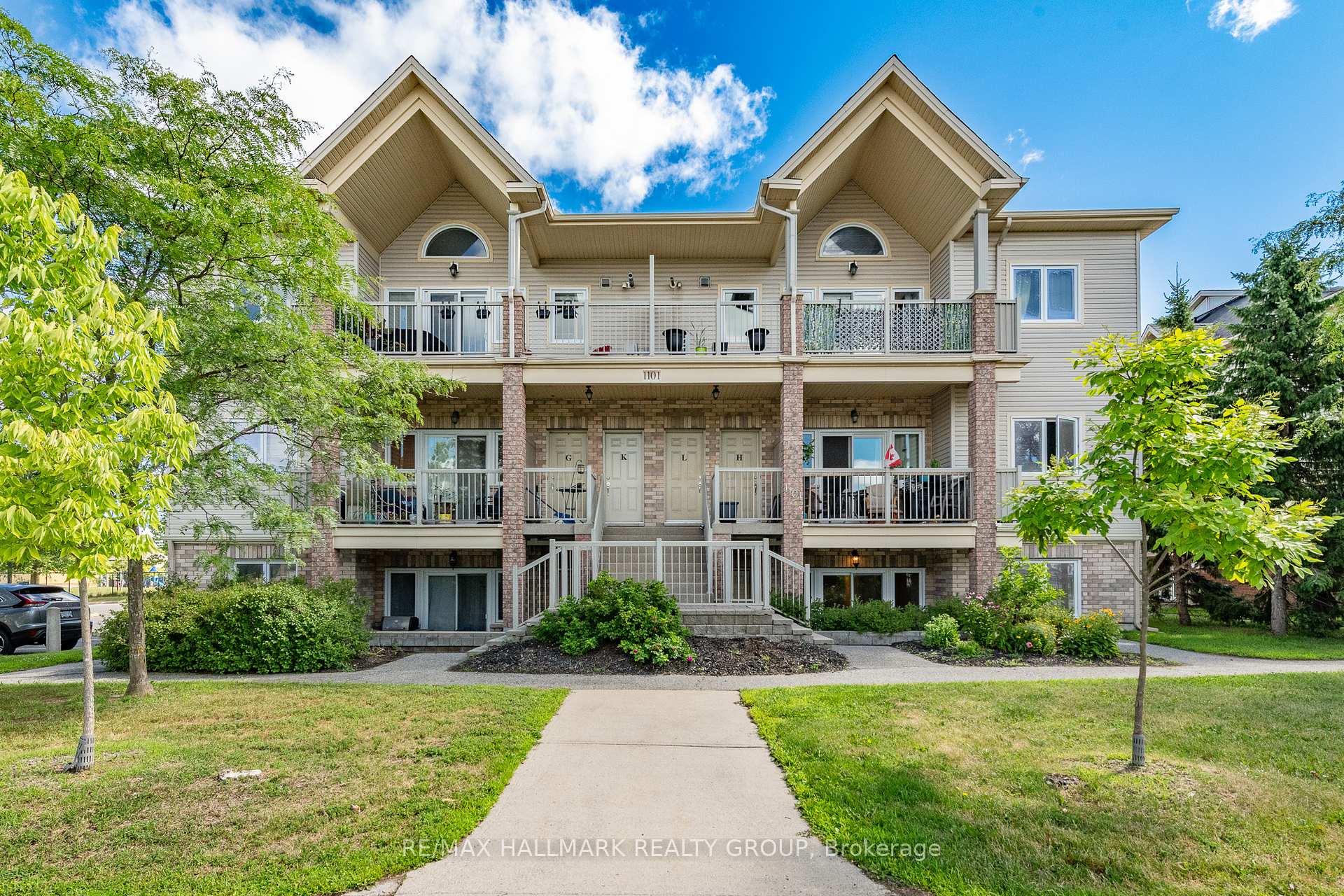 Front of Unit D, 1101 Stittsville Main Street