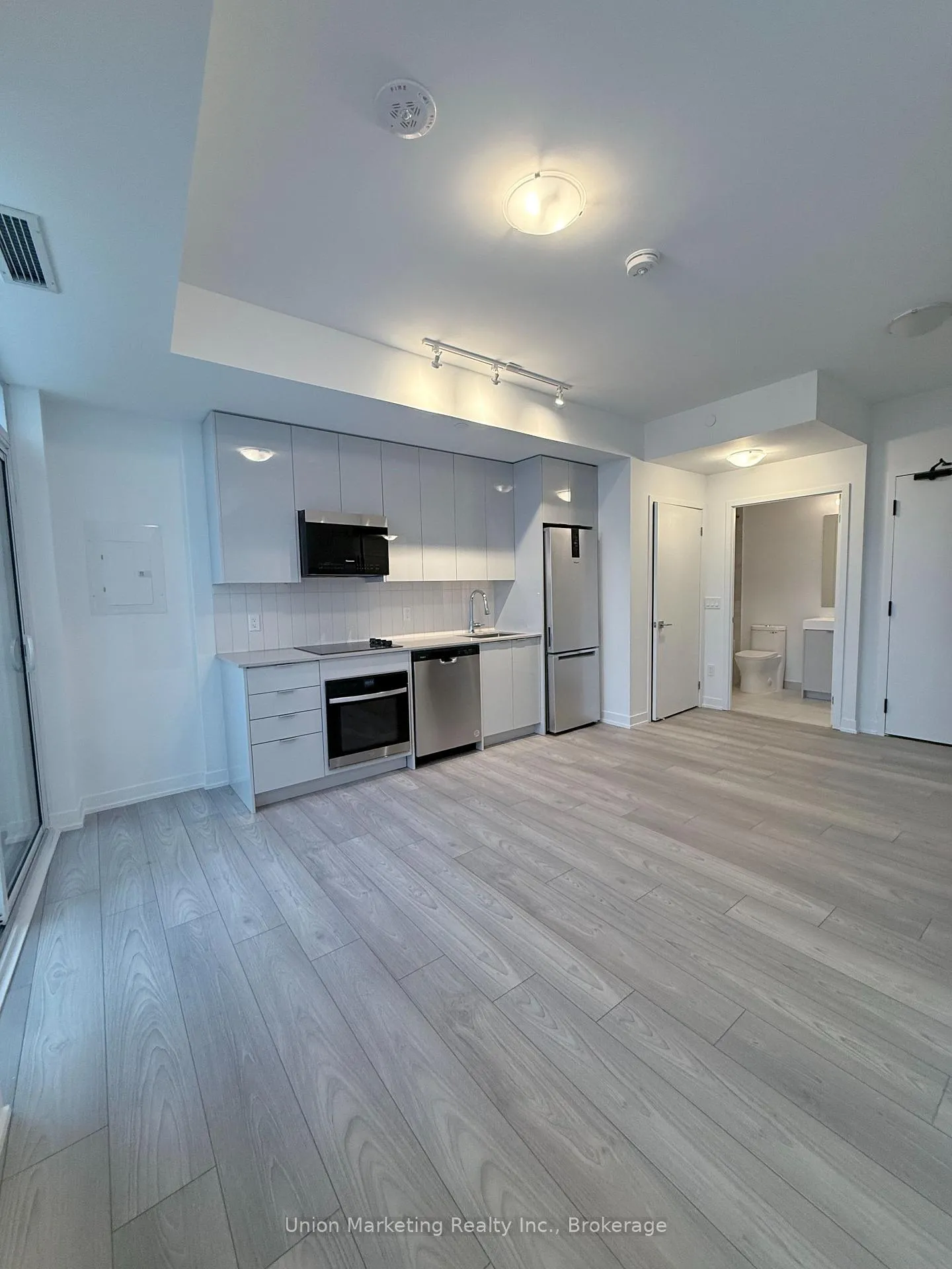 Photo 2 of Unit 1304, 474 Caldari Road N, Vaughan, Concord — HOMEH