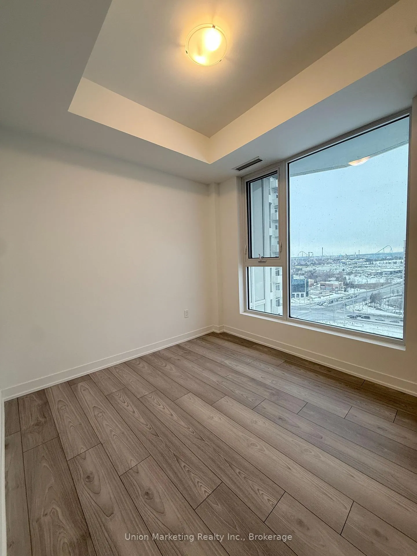 Photo 5 of Unit 1304, 474 Caldari Road N, Vaughan, Concord — HOMEH