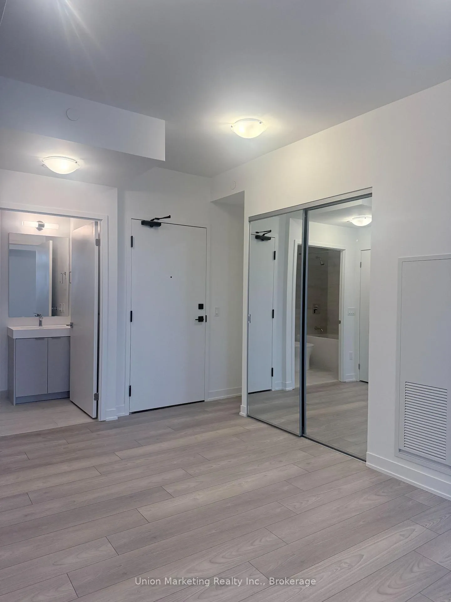 Photo 6 of Unit 1304, 474 Caldari Road N, Vaughan, Concord — HOMEH