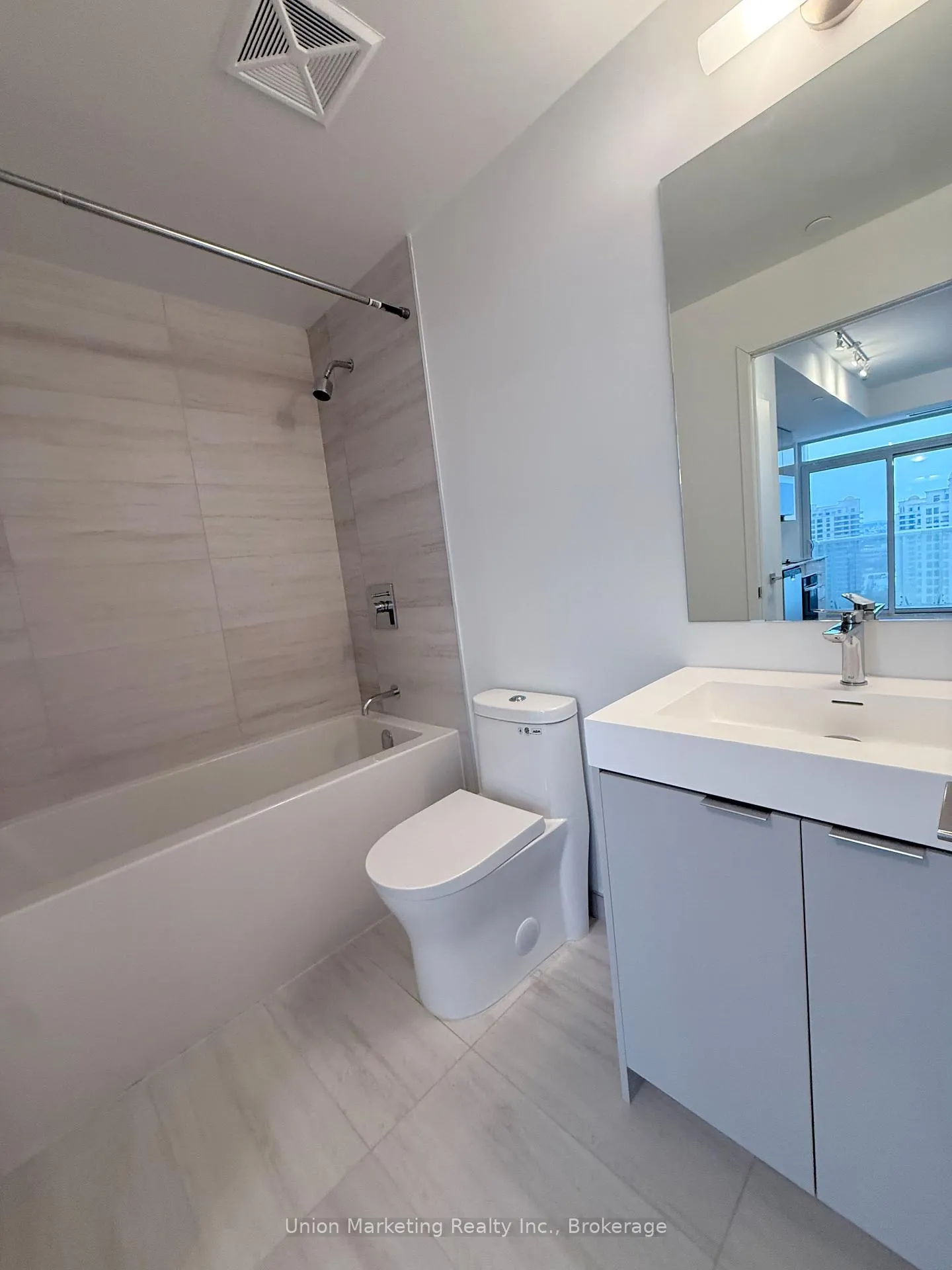 Photo 7 of Unit 1304, 474 Caldari Road N, Vaughan, Concord — HOMEH