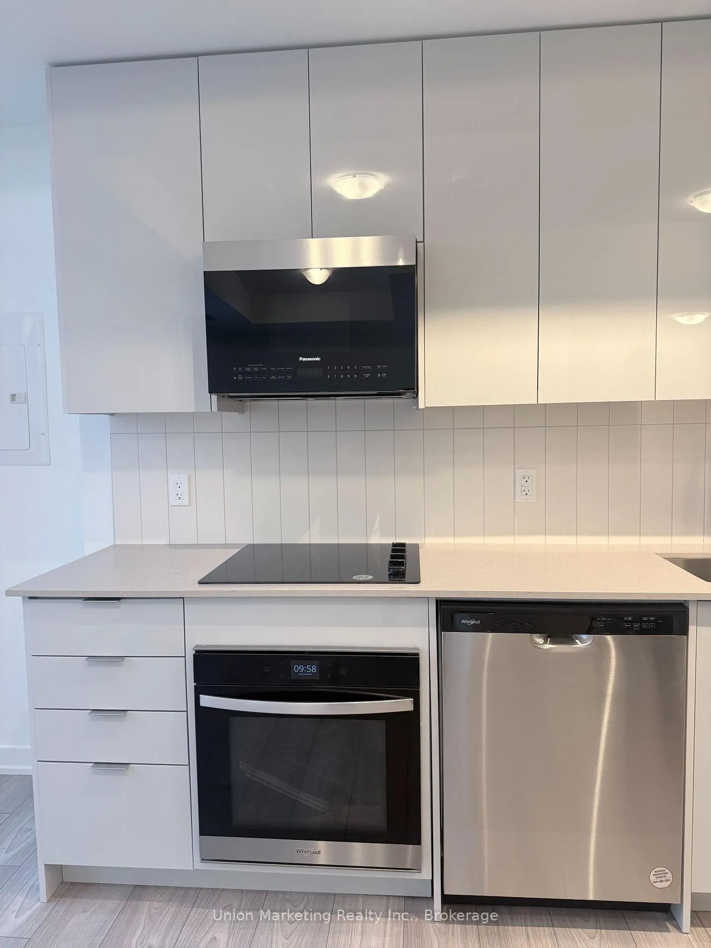 Photo 8 of Unit 1304, 474 Caldari Road N, Vaughan, Concord — HOMEH