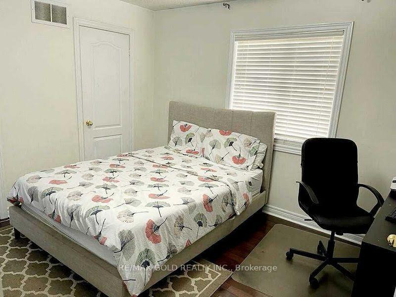 Photo 12 of 442 Sunny Meadow Boulevard, Brampton, Sandringham-Wellington — HOMEH