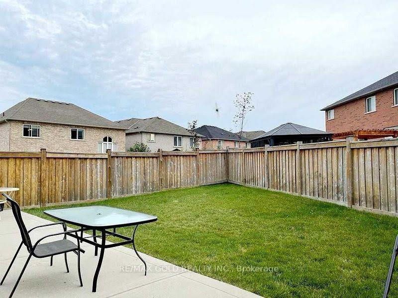 Photo 13 of 442 Sunny Meadow Boulevard, Brampton, Sandringham-Wellington — HOMEH