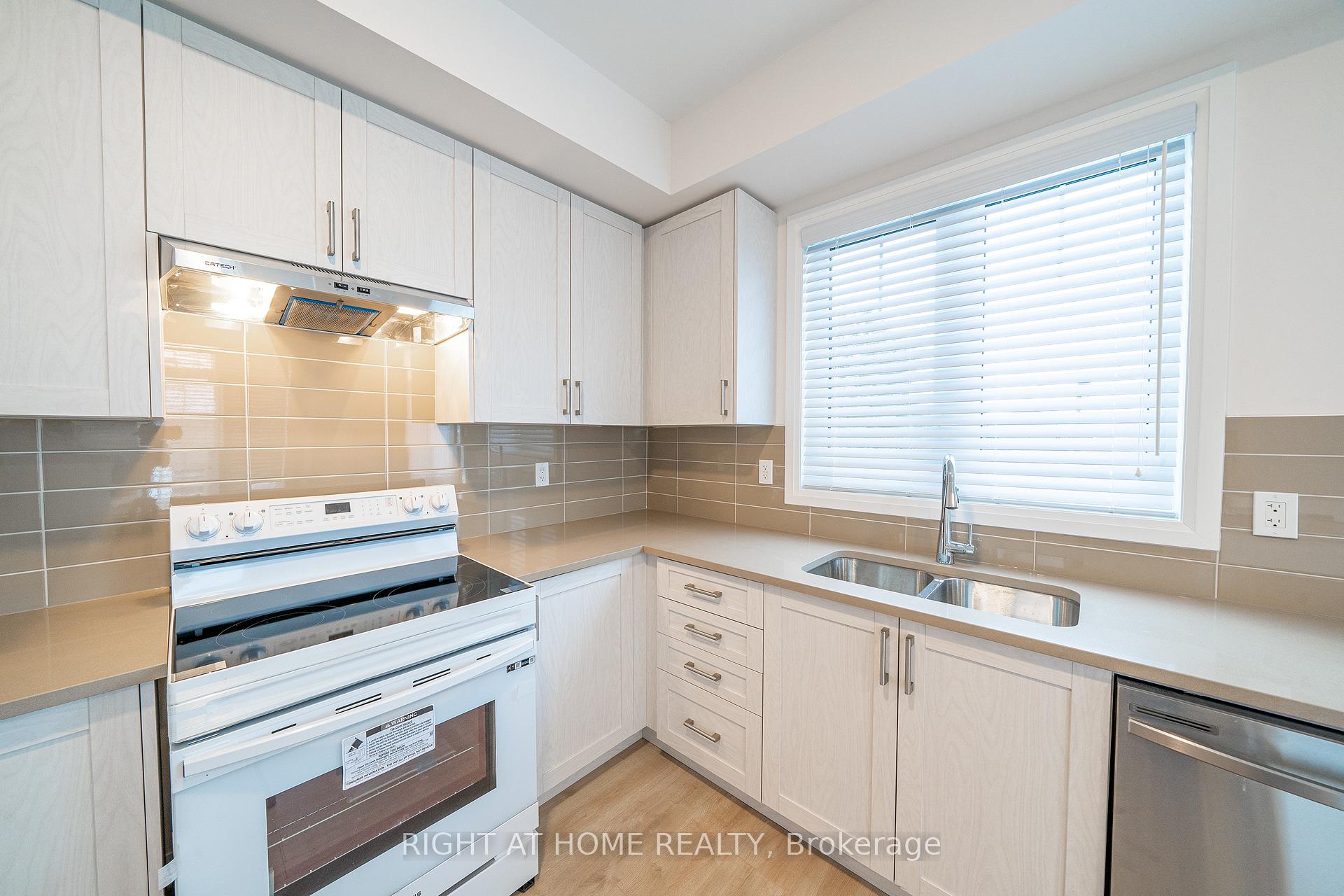 Photo 16 of 116 Bavin Street, Clarington, Bowmanville — HOMEH