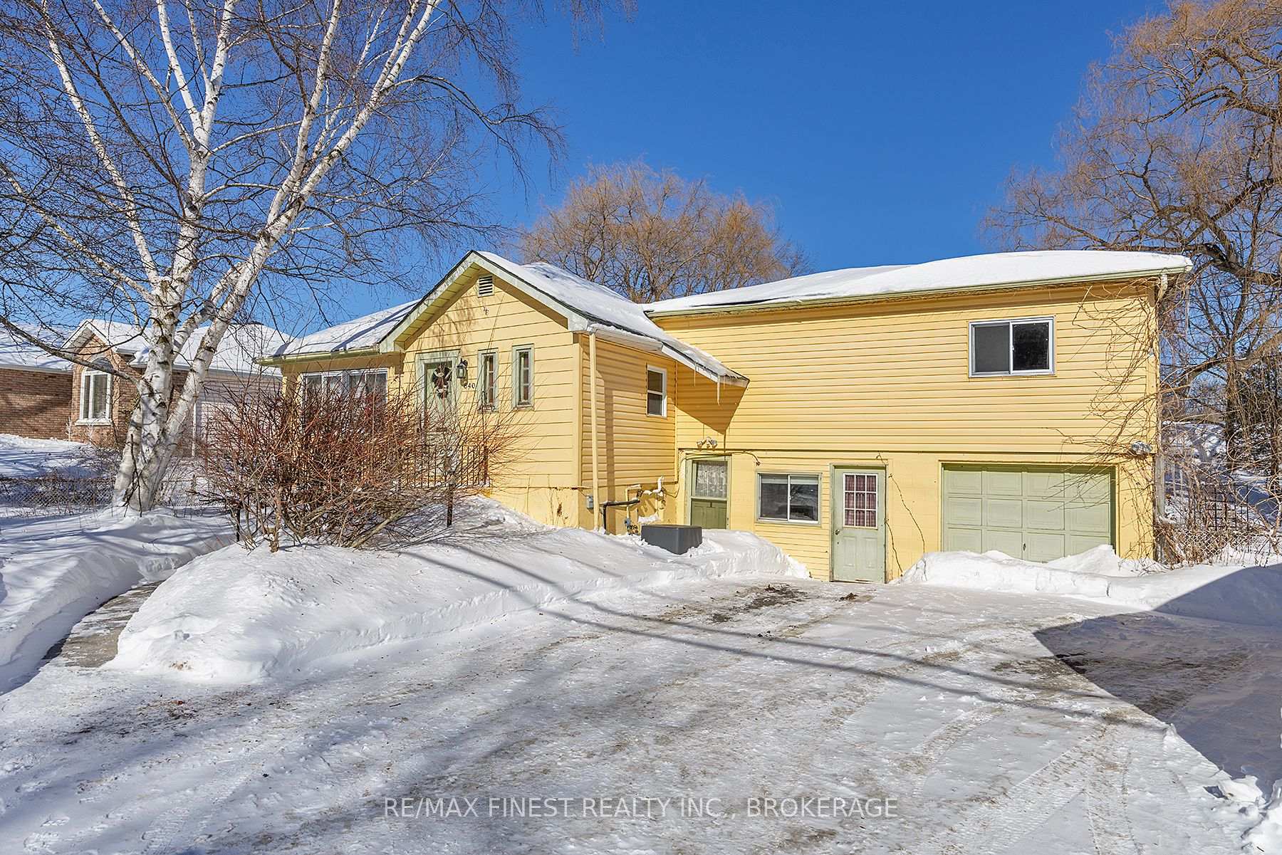 Photo 2 of 640 King Street W, Gananoque — HOMEH